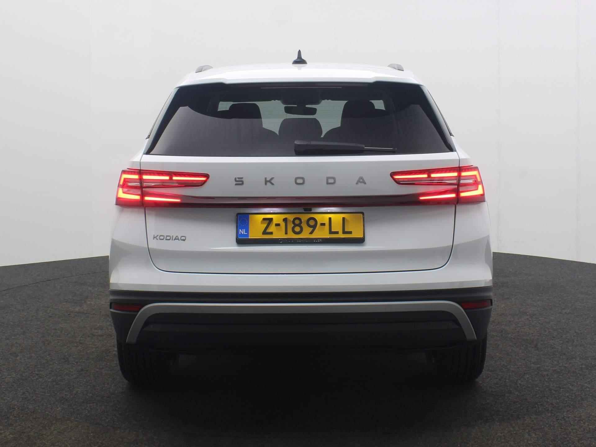 Škoda Kodiaq Business Edition 1.5 eTSI 150pk DSG Automaat *Nieuw model* Adaptive cruise control, Elektrische achterklep, Navigatie, Achteruitrijcamera, LED matrix verlichting, Stoelverwarming, Parkeersensoren - 10/39