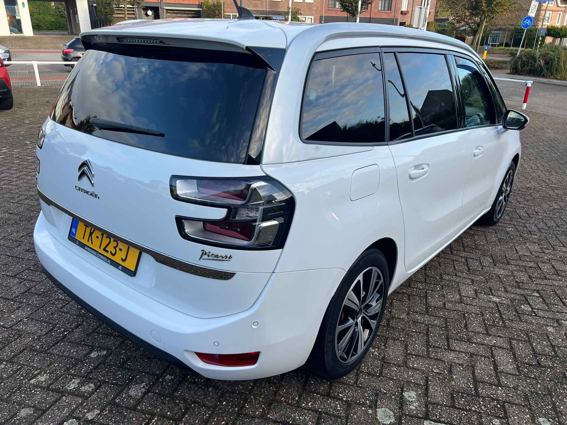 Citroen Grand C4 Picasso 1.2 PureTech Shine Navi-Camera-Panoramadak-Keyless-Trekhaak-7 pers. - 4/37