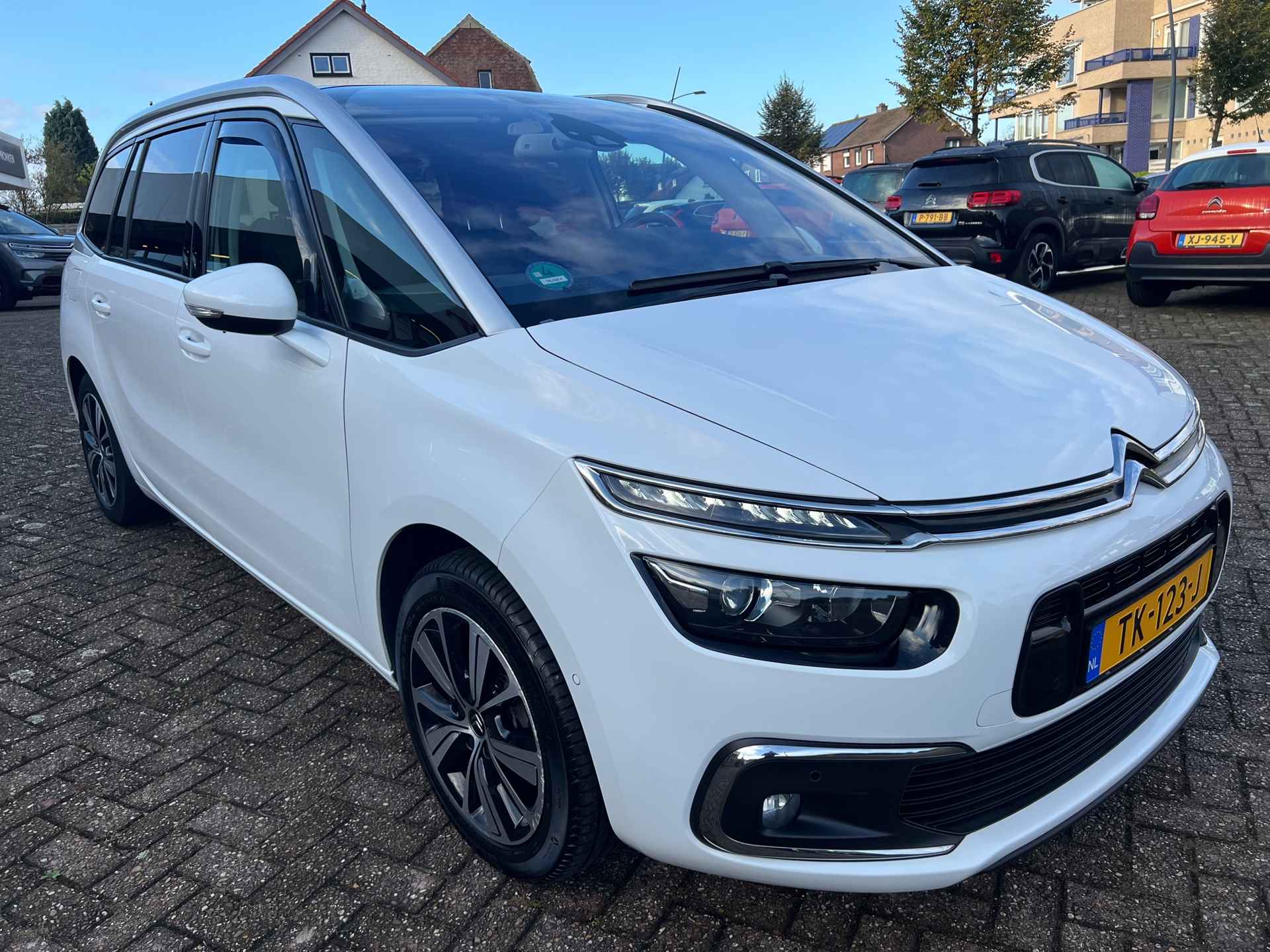 Citroen Grand C4 Picasso 1.2 PureTech Shine Navi-Camera-Panoramadak-Keyless-Trekhaak-7 pers. - 5/37