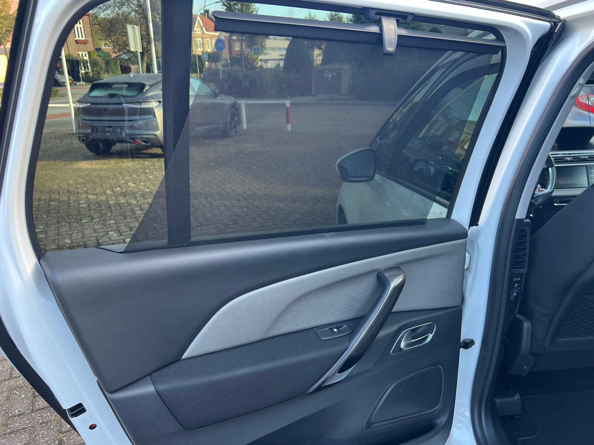 Citroen Grand C4 Picasso 1.2 PureTech Shine Navi-Camera-Panoramadak-Keyless-Trekhaak-7 pers. - 14/37