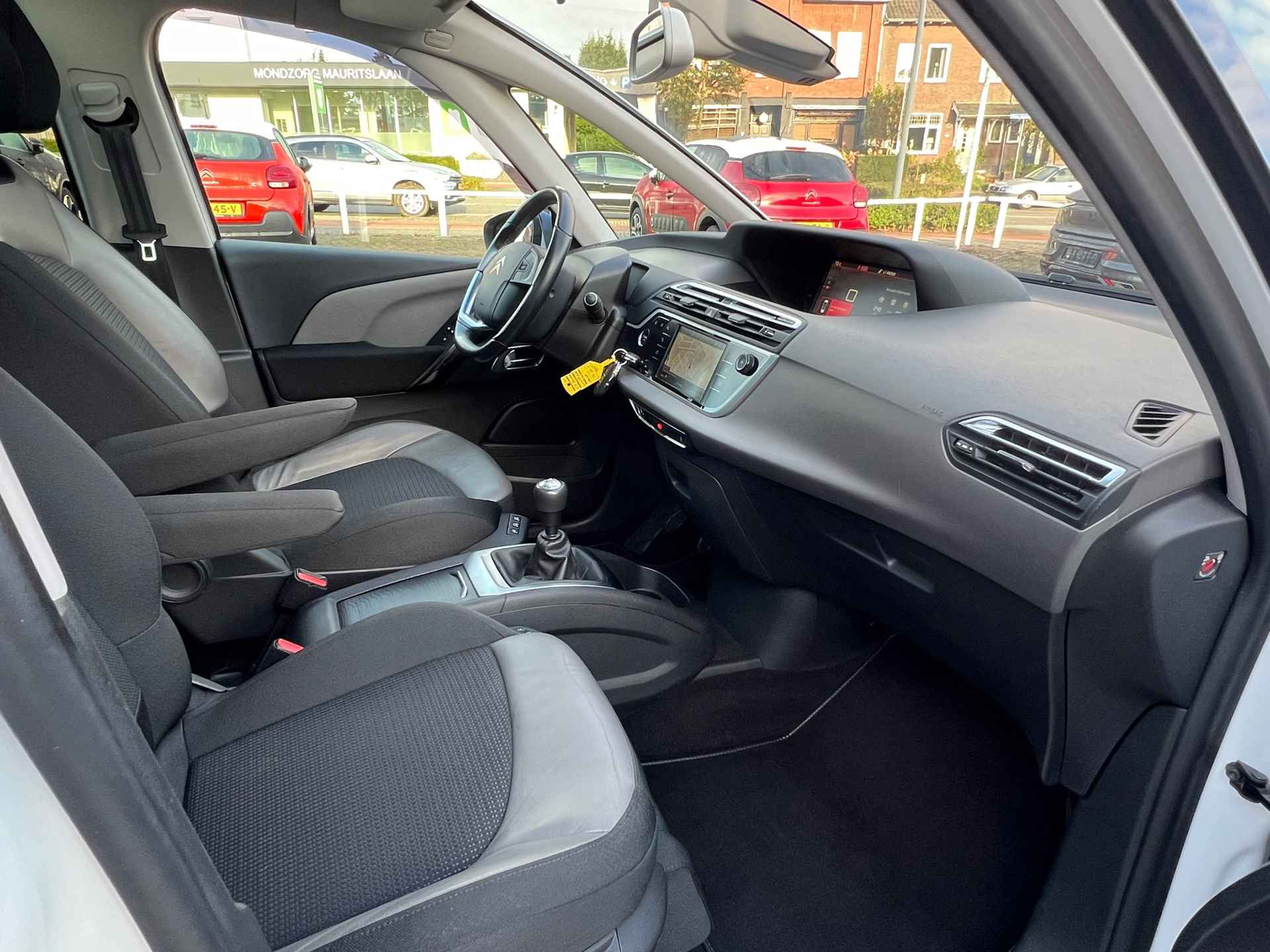 Citroen Grand C4 Picasso 1.2 PureTech Shine Navi-Camera-Panoramadak-Keyless-Trekhaak-7 pers. - 21/37