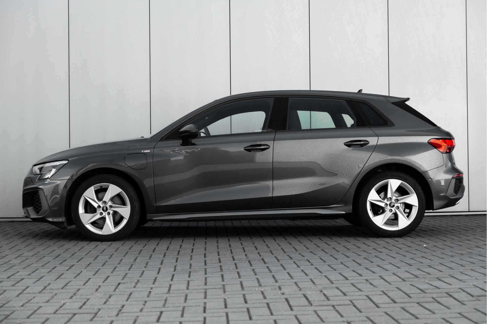 Audi A3 Sportback 40 TFSI e S edition | LED-koplampen | Stoelverwarming | Audi Smarthphone Interface | Parkeerhulp Plus - 6/61