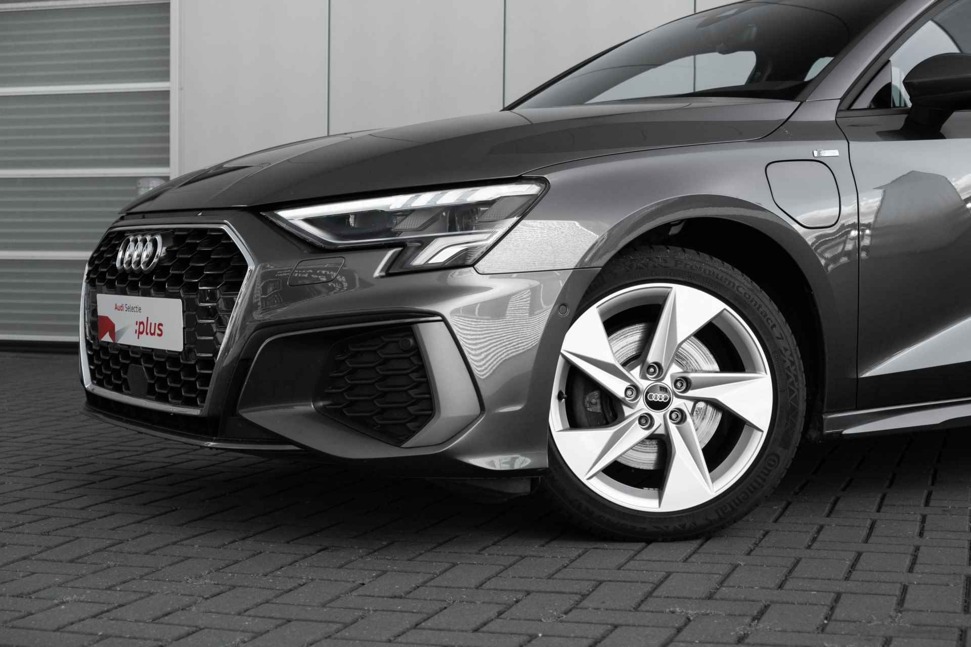 Audi A3 Sportback 40 TFSI e S edition | LED-koplampen | Stoelverwarming | Audi Smarthphone Interface | Parkeerhulp Plus - 7/61