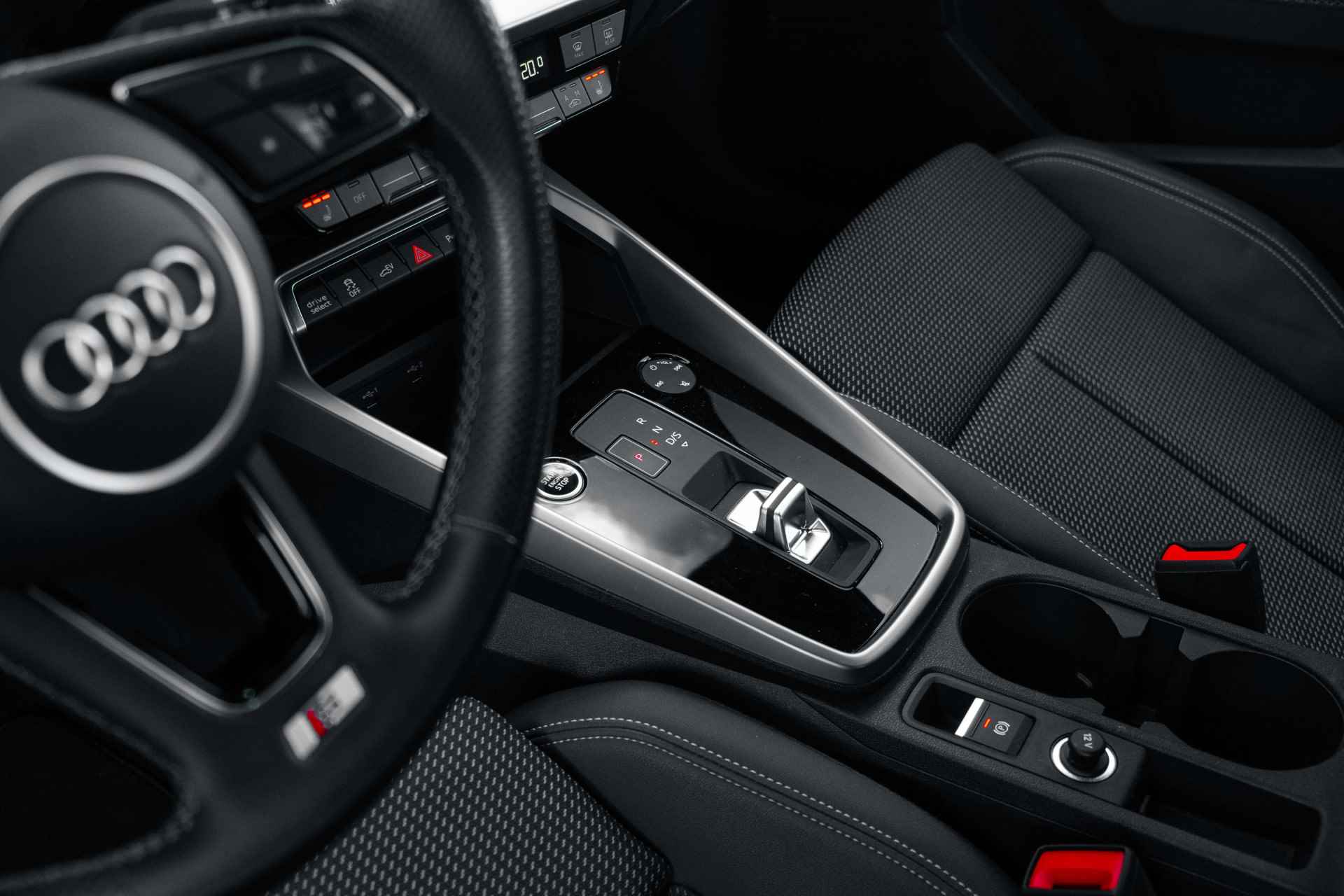 Audi A3 Sportback 40 TFSI e S edition | LED-koplampen | Stoelverwarming | Audi Smarthphone Interface | Parkeerhulp Plus - 15/61