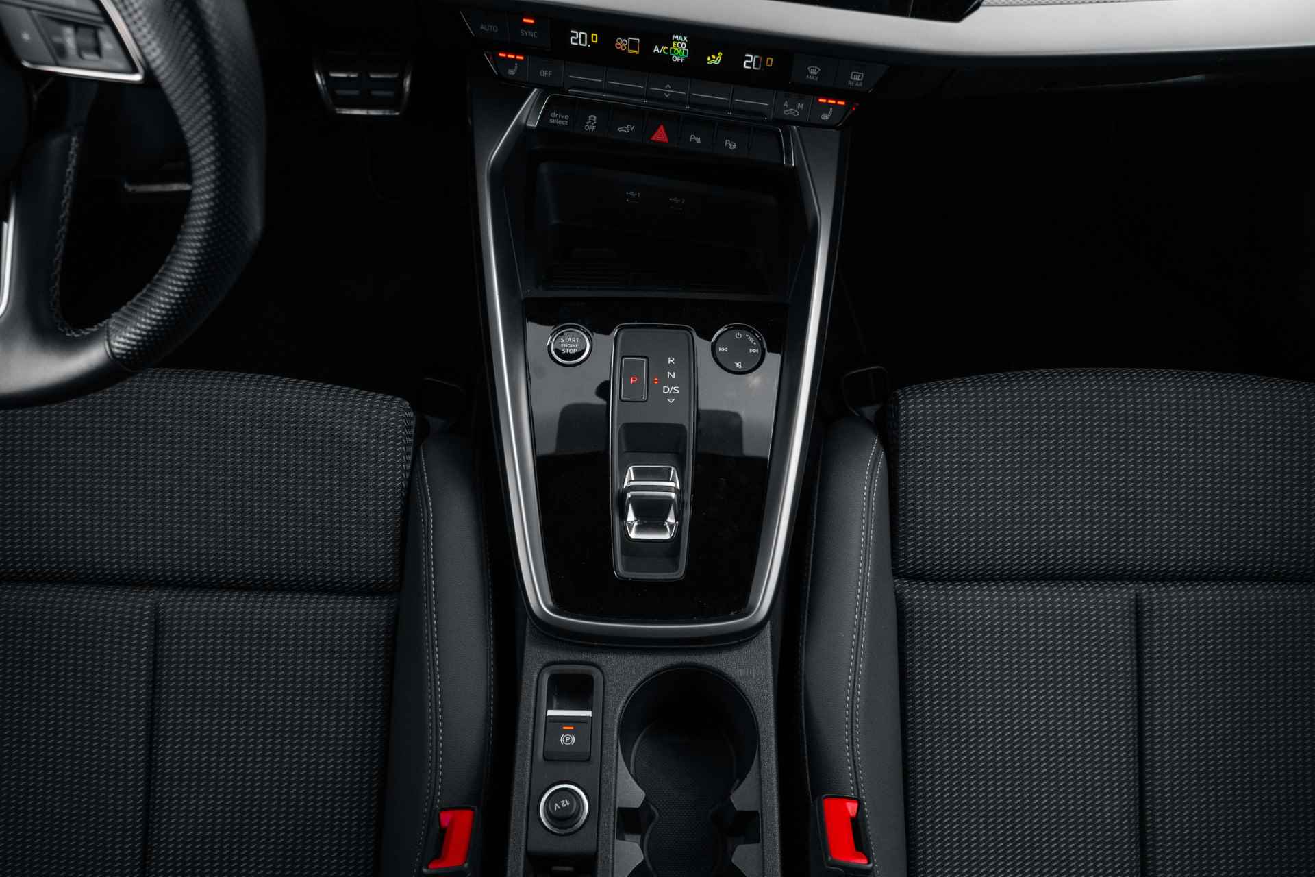 Audi A3 Sportback 40 TFSI e S edition | LED-koplampen | Stoelverwarming | Audi Smarthphone Interface | Parkeerhulp Plus - 16/61