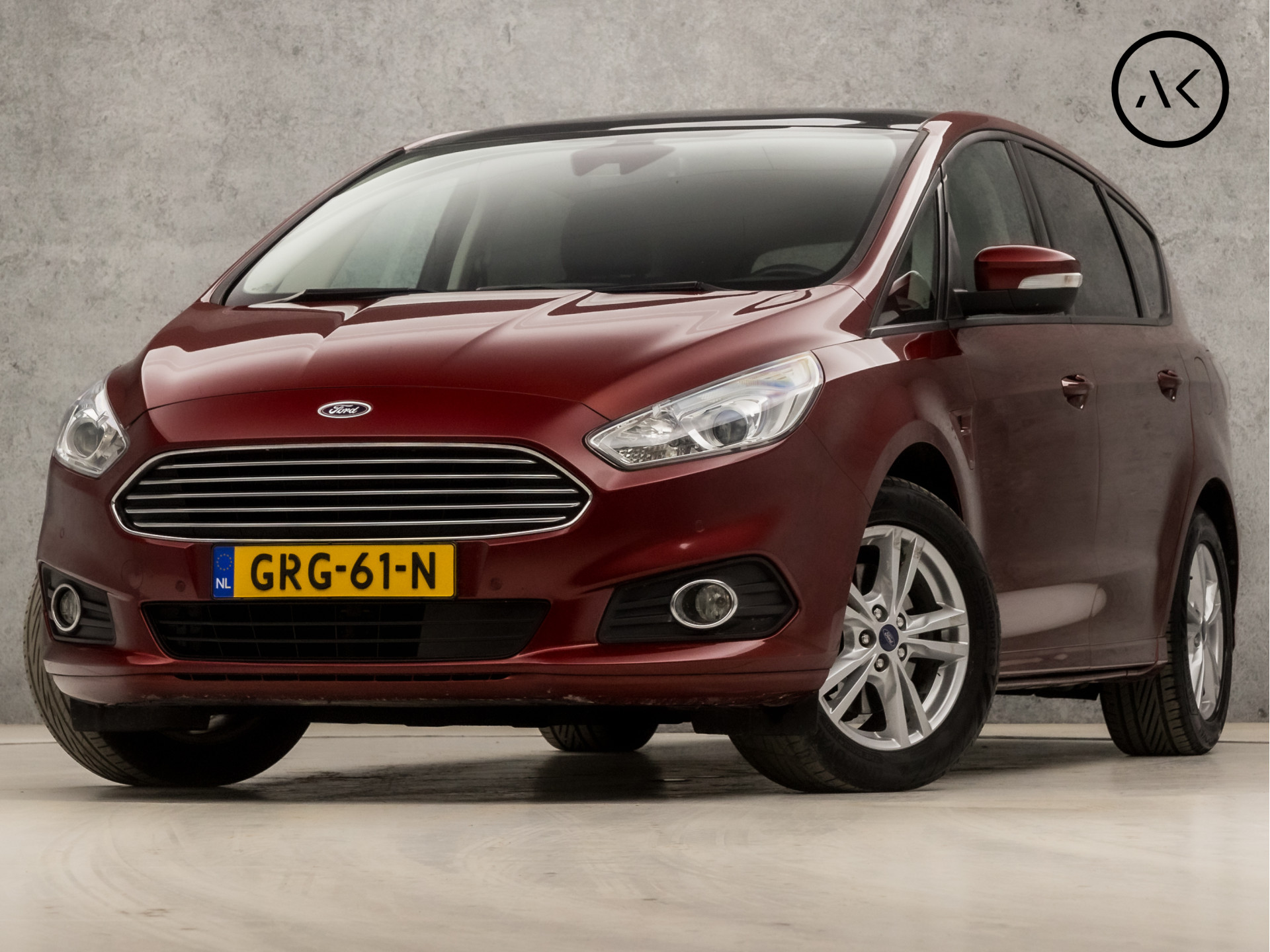 Ford S-Max 1.5 Titanium 7 Persoons 161Pk (PANORAMADAK, NAVIGATIE, STOELVERWARMING, GETINT GLAS, SPORTSTOELEN, CRUISE, NIEUWE APK, LM VELGEN, NIEUWSTAAT)