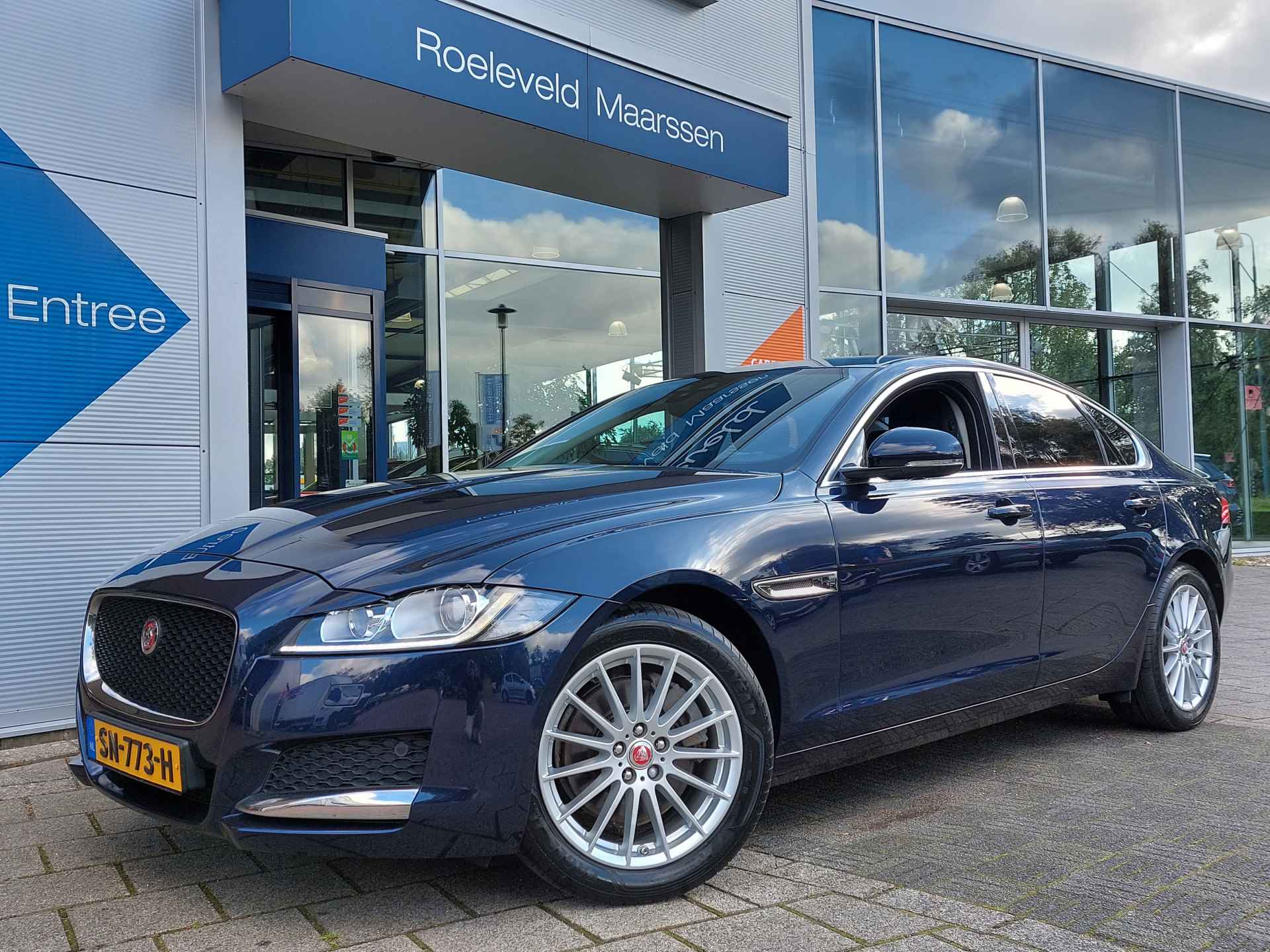 Jaguar XF 2.0T 200pk Automaat Prestige Premium Business Pack | Origineel NL | Navi | Clima | Cruise | Bi-Xenon | Leder+Verwarmd+Elek.Vestel | Pdc V+A+Camera | Privacy Glass | 18''lm | Trekhaak - 1/53