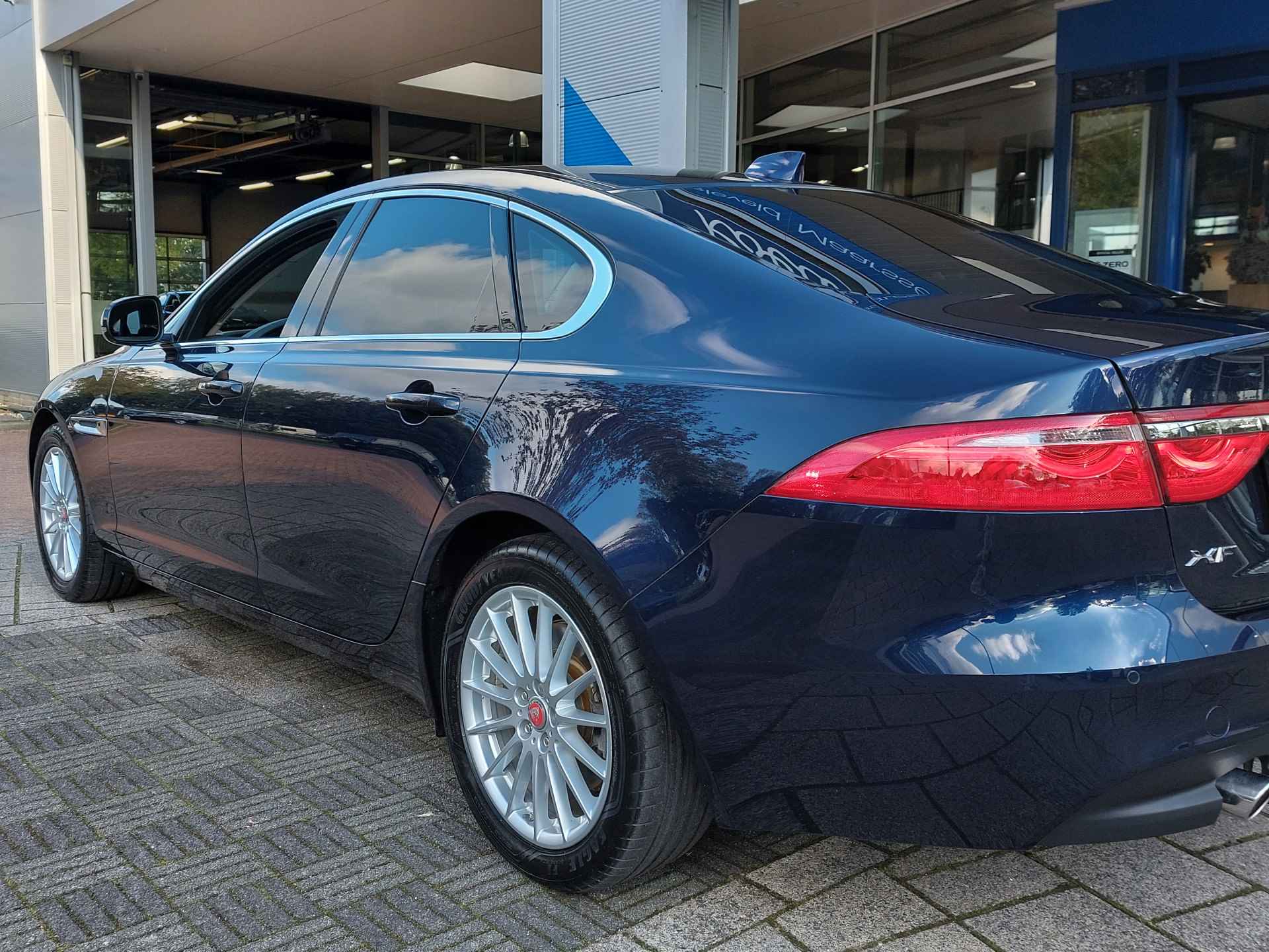 Jaguar XF 2.0T 200pk Automaat Prestige Premium Business Pack | Origineel NL | Navi | Clima | Cruise | Bi-Xenon | Leder+Verwarmd+Elek.Vestel | Pdc V+A+Camera | Privacy Glass | 18''lm | Trekhaak - 44/53