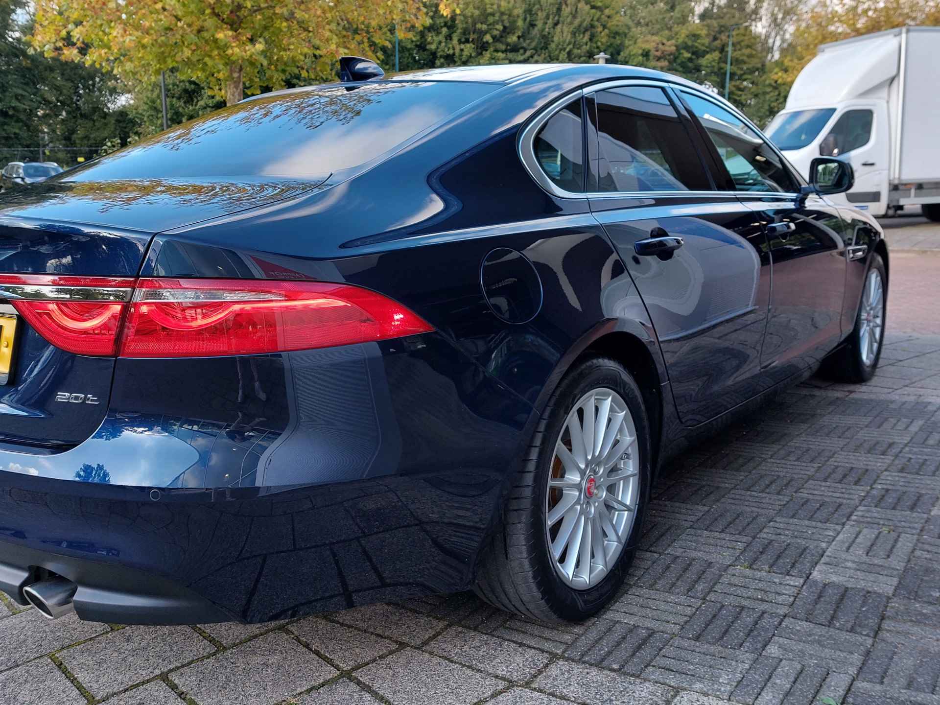 Jaguar XF 2.0T 200pk Automaat Prestige Premium Business Pack | Origineel NL | Navi | Clima | Cruise | Bi-Xenon | Leder+Verwarmd+Elek.Vestel | Pdc V+A+Camera | Privacy Glass | 18''lm | Trekhaak - 48/53