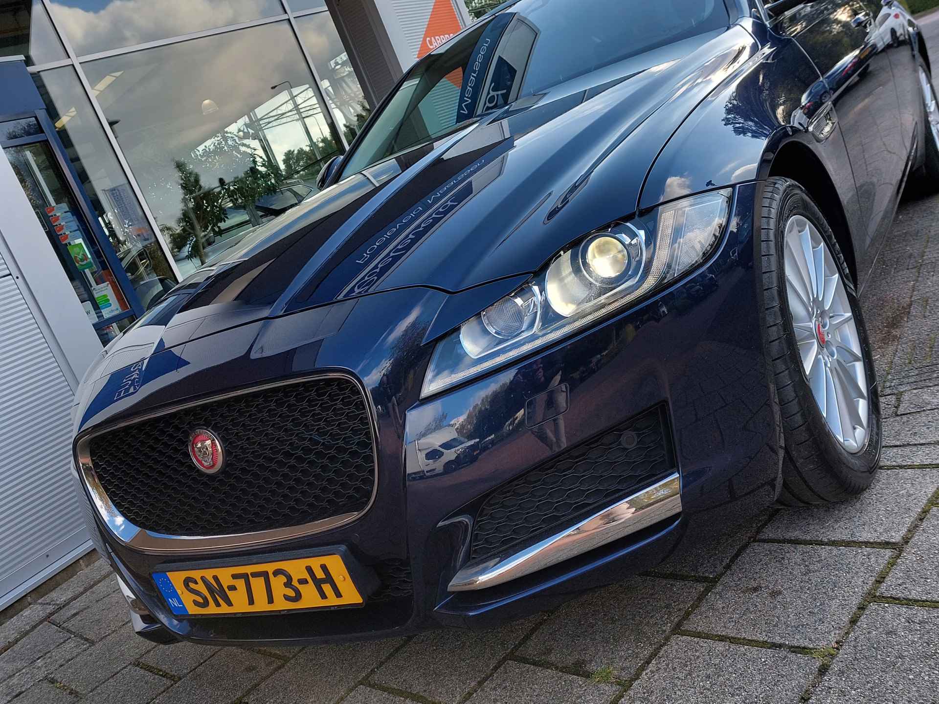 Jaguar XF 2.0T 200pk Automaat Prestige Premium Business Pack | Origineel NL | Navi | Clima | Cruise | Bi-Xenon | Leder+Verwarmd+Elek.Vestel | Pdc V+A+Camera | Privacy Glass | 18''lm | Trekhaak - 50/53