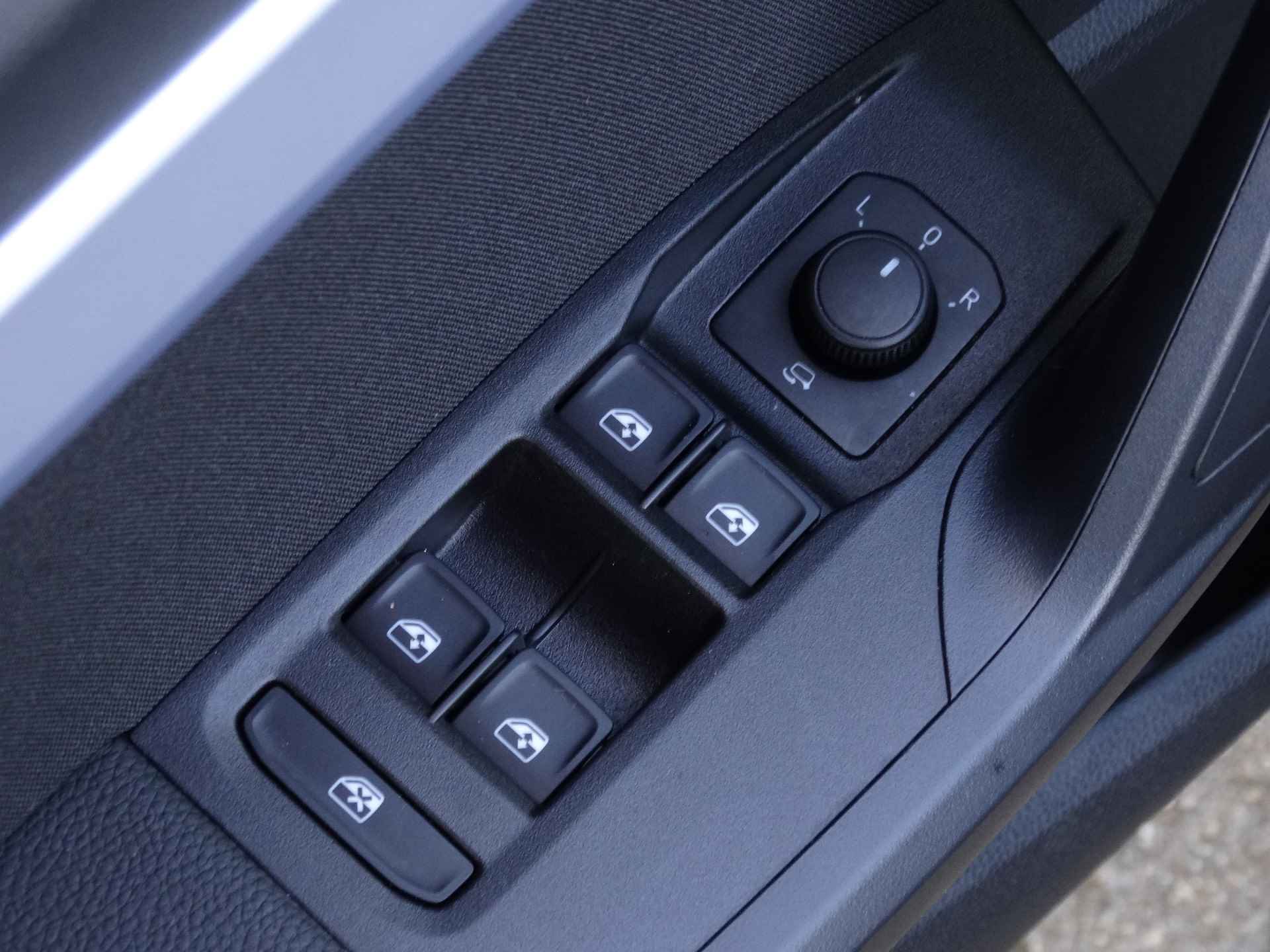 SEAT Ibiza 1.5 TSI 150 PK DSG Sport | Parkeersensoren voor + achter | Climate Control | Carplay - 13/28