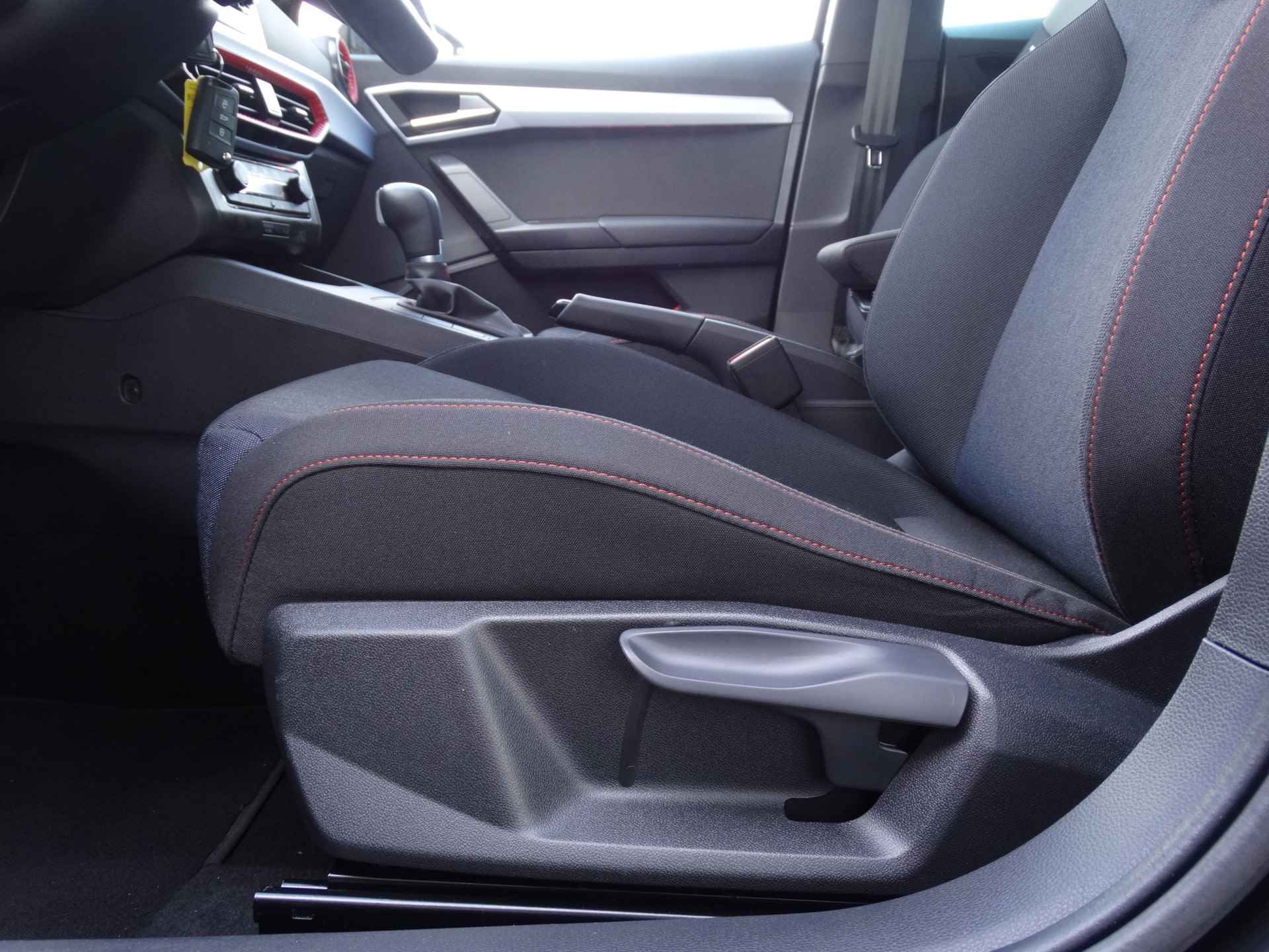 SEAT Ibiza 1.5 TSI 150 PK DSG Sport | Parkeersensoren voor + achter | Climate Control | Carplay - 14/28