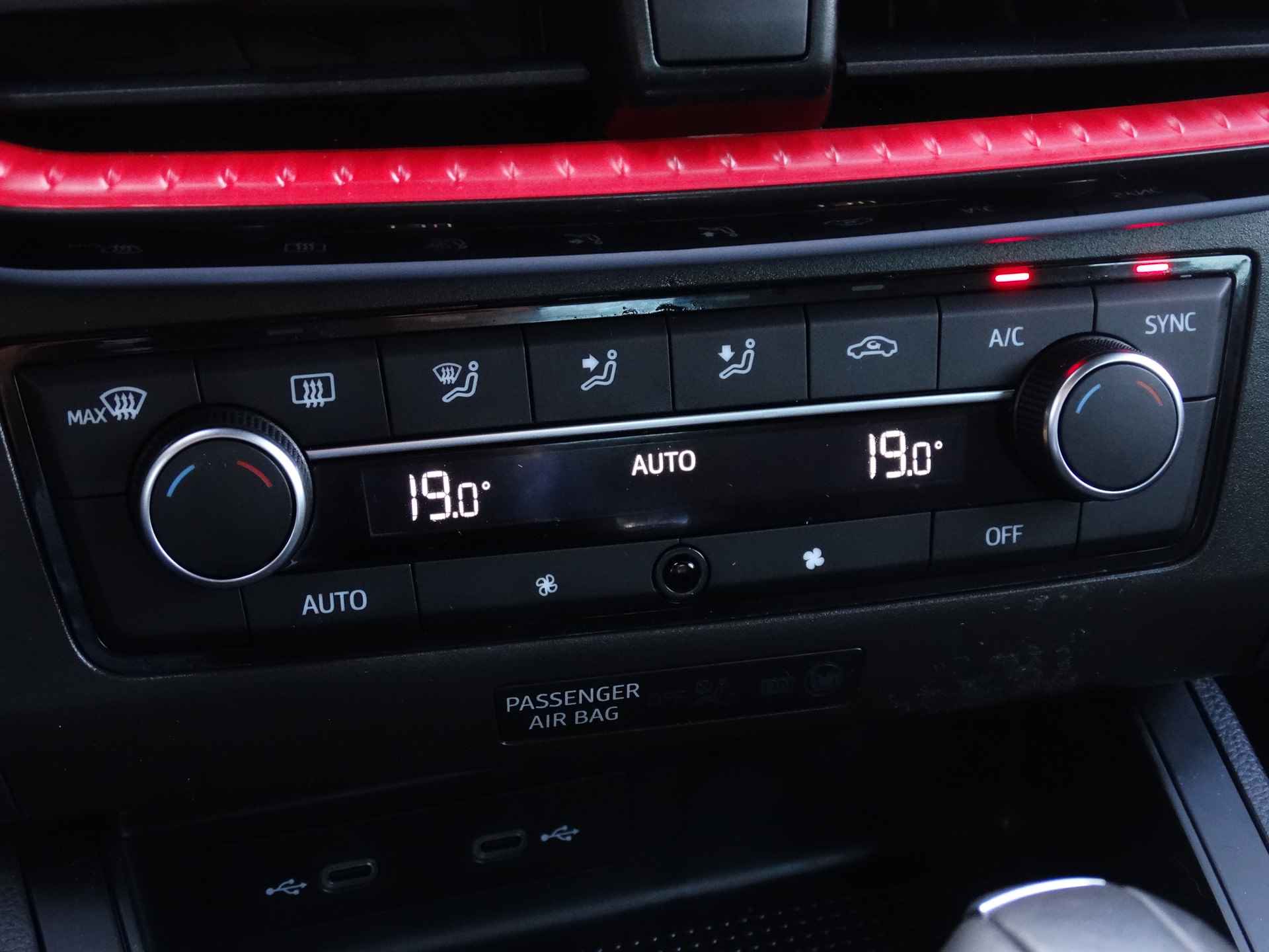 SEAT Ibiza 1.5 TSI 150 PK DSG Sport | Parkeersensoren voor + achter | Climate Control | Carplay - 27/28
