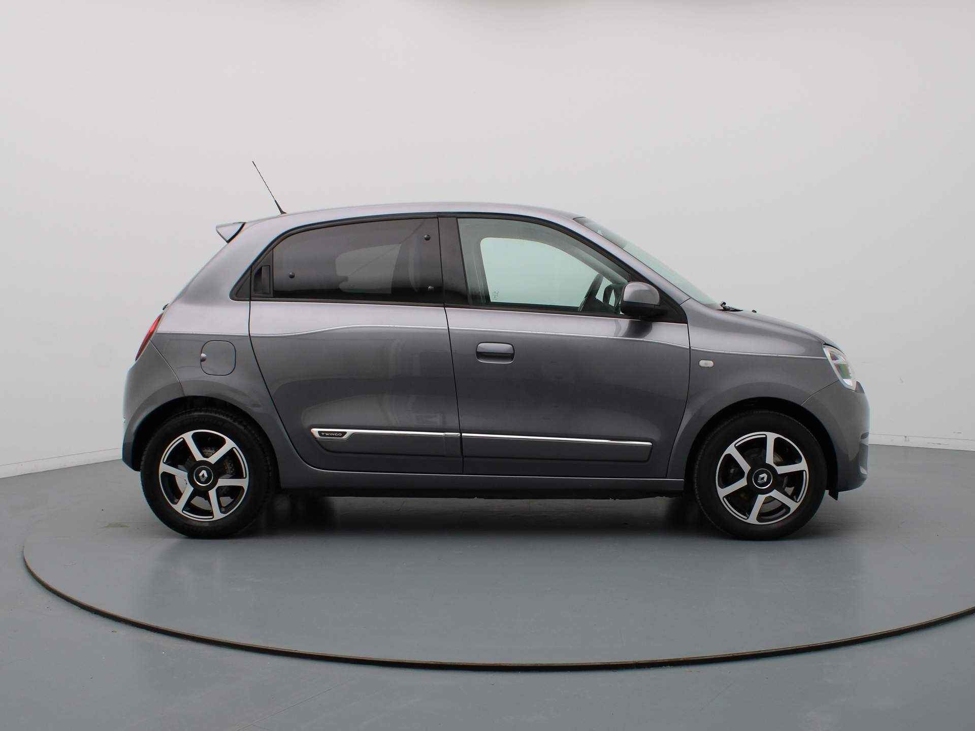 Renault Twingo 74pk SCe Intens Carplay | Climate | Cruise | Parksens. achter | 15" Velgen - 24/30