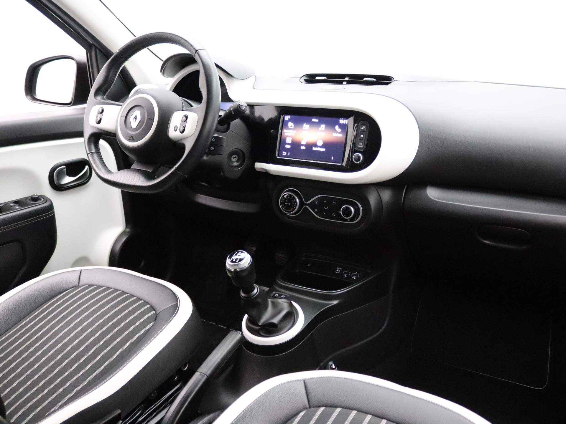 Renault Twingo 74pk SCe Intens Carplay | Climate | Cruise | Parksens. achter | 15" Velgen - 27/30