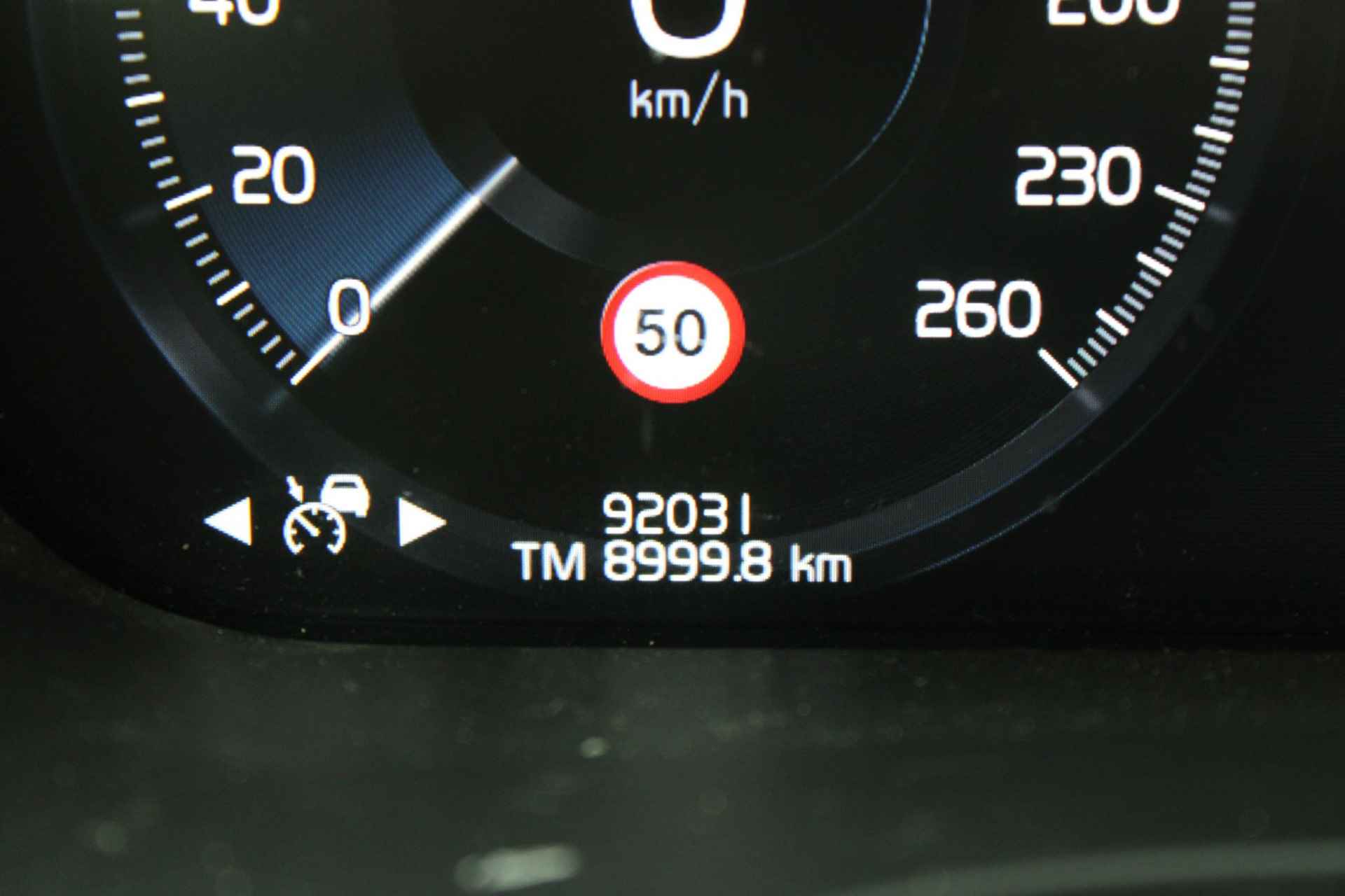 Volvo XC60 B5 AUT8 250PK Momentum Exclusive, Lederen Bekleding, Trekhaak, Harman Kardon Premium Sound, Head-Up Display, Panoramadak, Electronic Climate Control, Verwarmbare Voorstoelen - 27/29
