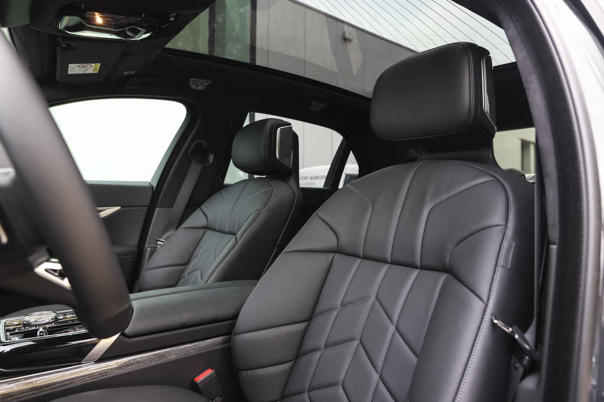 BMW 7 Serie 750e xDrive High Executive M Sport Automaat / Panoramadak Sky Lounge / Bowers & Wilkins / Trekhaak / Active Steering / Parking Assistant Professional / Multifunctionele Stoelen - 12/44