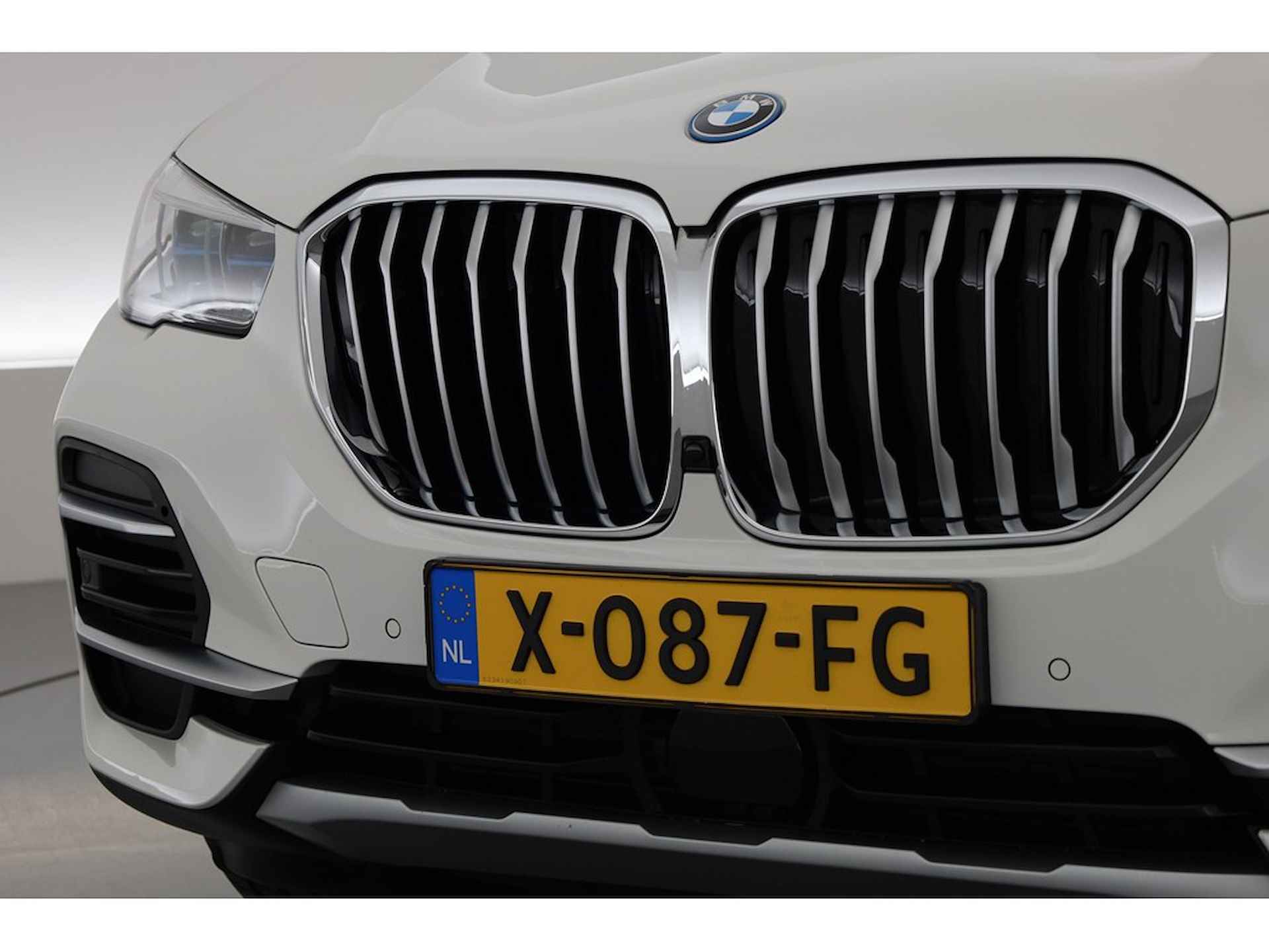 BMW X5 xDrive45e High Executive, Pano-dak, Trekhaak, Head-up, H&K Audio - 3/44