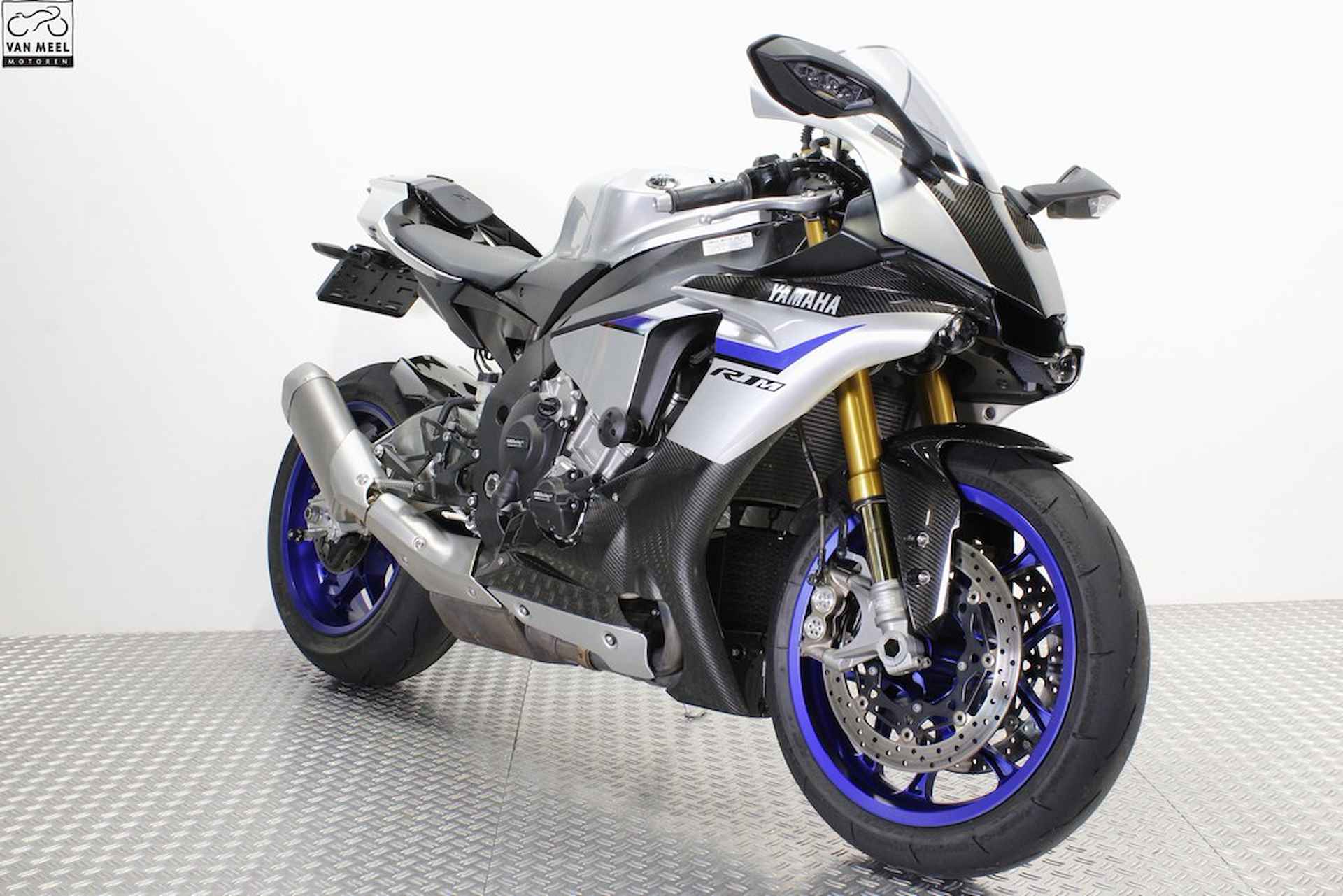 Yamaha R1 M - 2/22