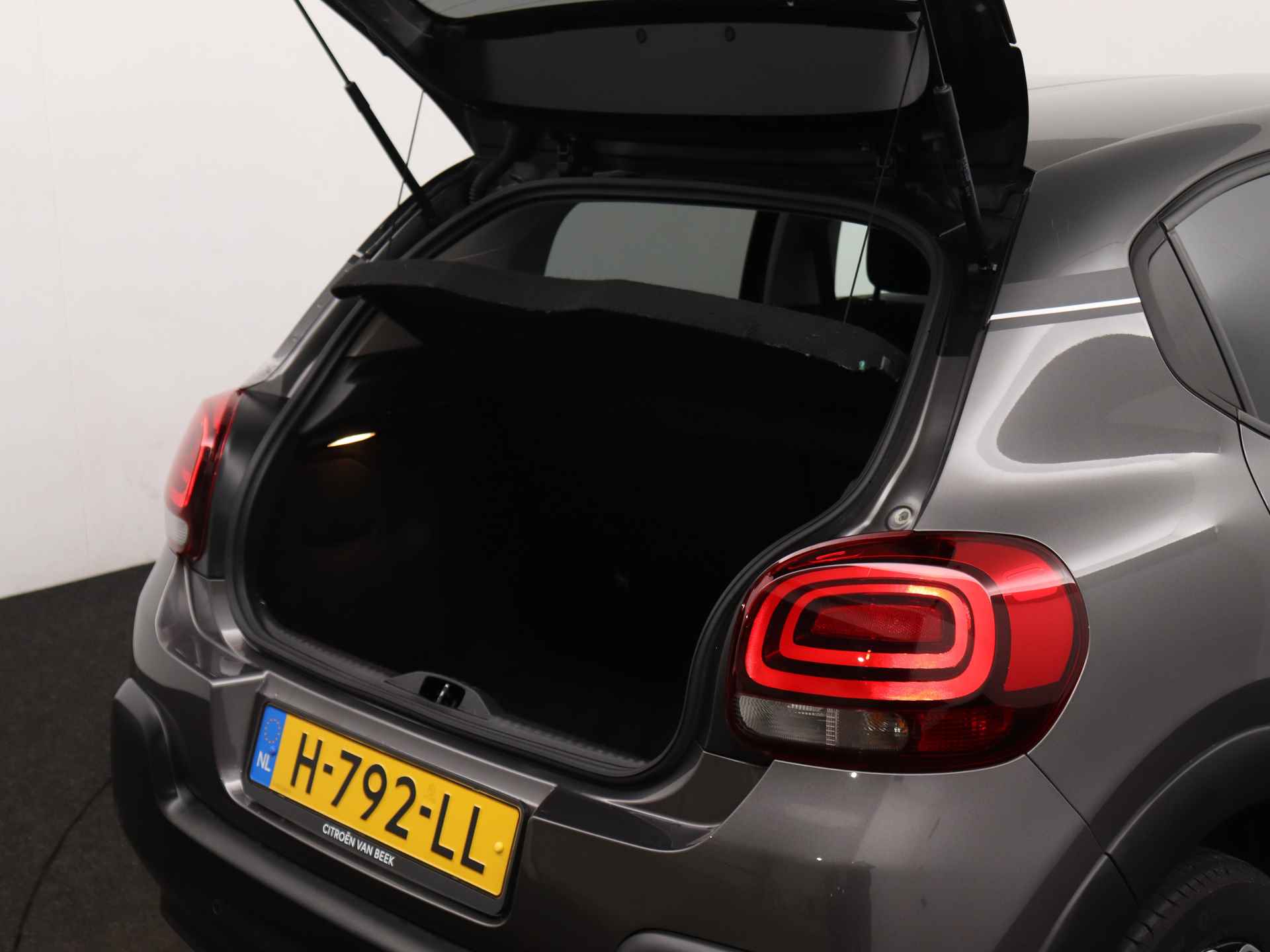 Citroën C3 PureTech 83pk Feel Edition | Rijklaar | Navigatie | parkeersensoren achter | Apple carplay / android auto | - 12/25