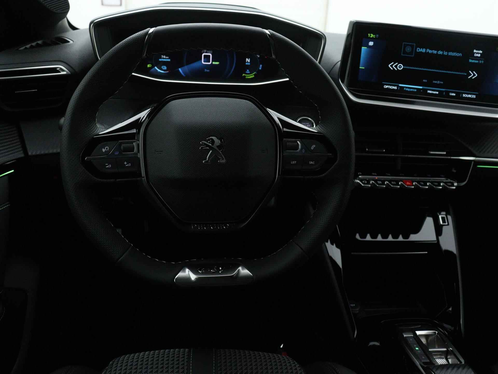 Peugeot e-208 EV 50 kWh GT 136pk Automaat | Navigatie | Dodehoek Detectie | Parkeersensoren Voor/ Achter | Licht Metalen Velgen 17" | Voorstoelen Verwarmd - 21/40