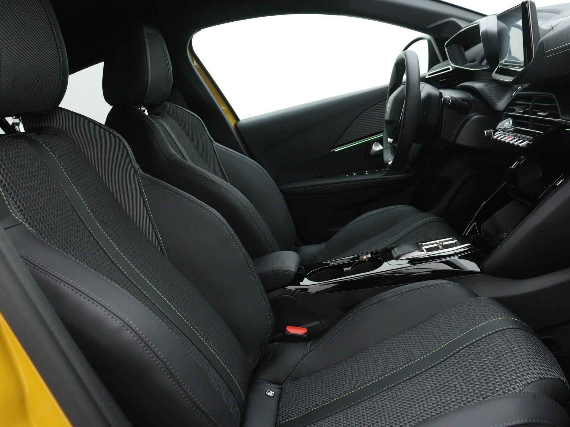 Peugeot e-208 EV 50 kWh GT 136pk Automaat | Navigatie | Dodehoek Detectie | Parkeersensoren Voor/ Achter | Licht Metalen Velgen 17" | Voorstoelen Verwarmd - 22/40