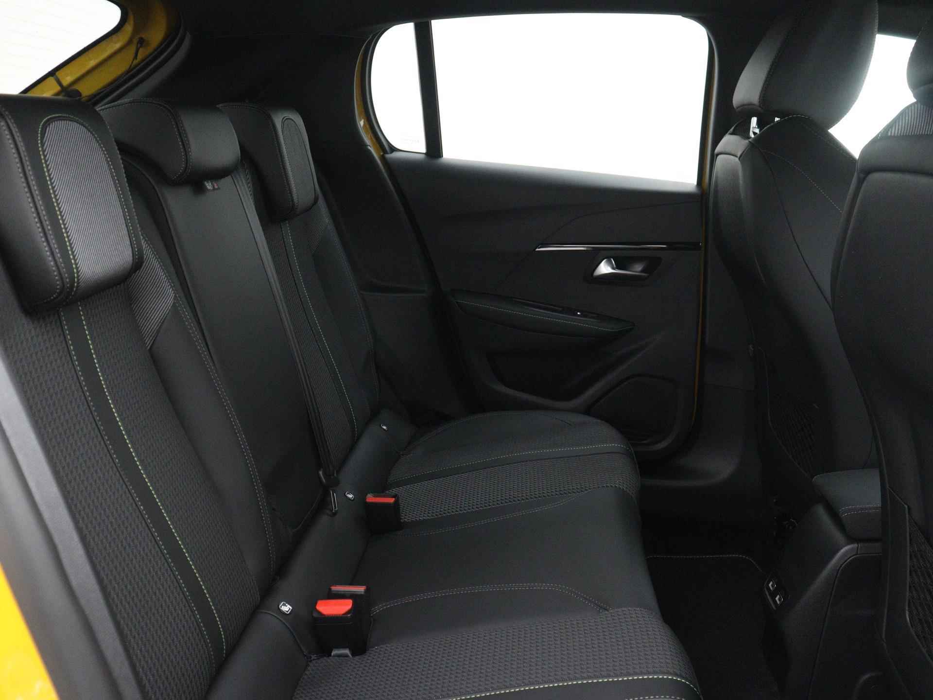 Peugeot e-208 EV 50 kWh GT 136pk Automaat | Navigatie | Dodehoek Detectie | Parkeersensoren Voor/ Achter | Licht Metalen Velgen 17" | Voorstoelen Verwarmd - 23/40