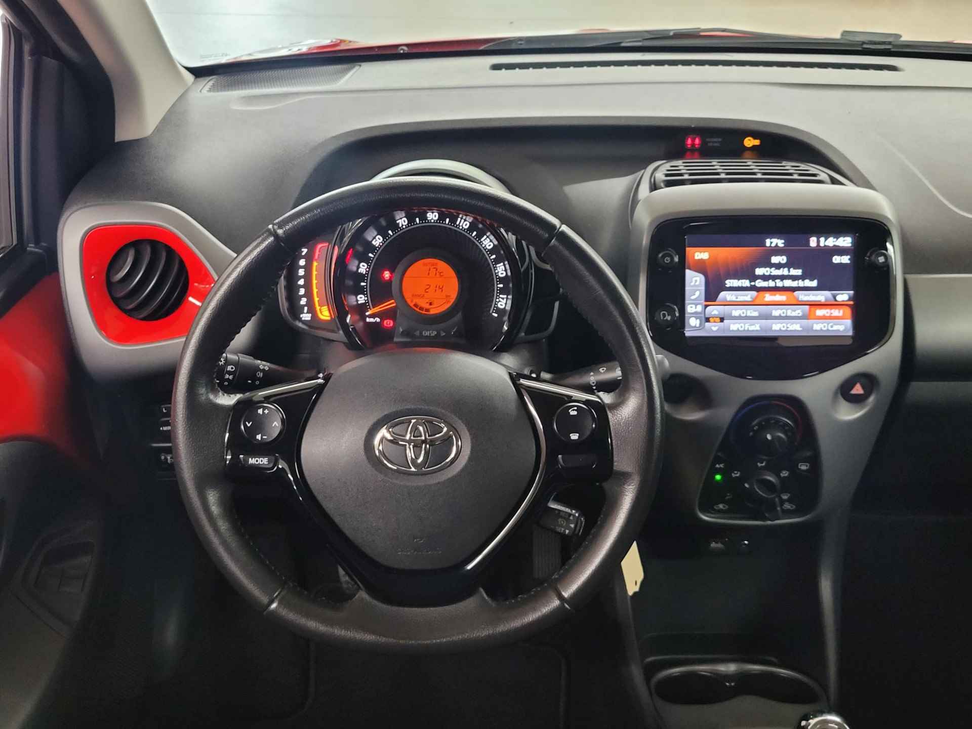 Toyota Aygo 1.0 VVT-i x-play - 16/30