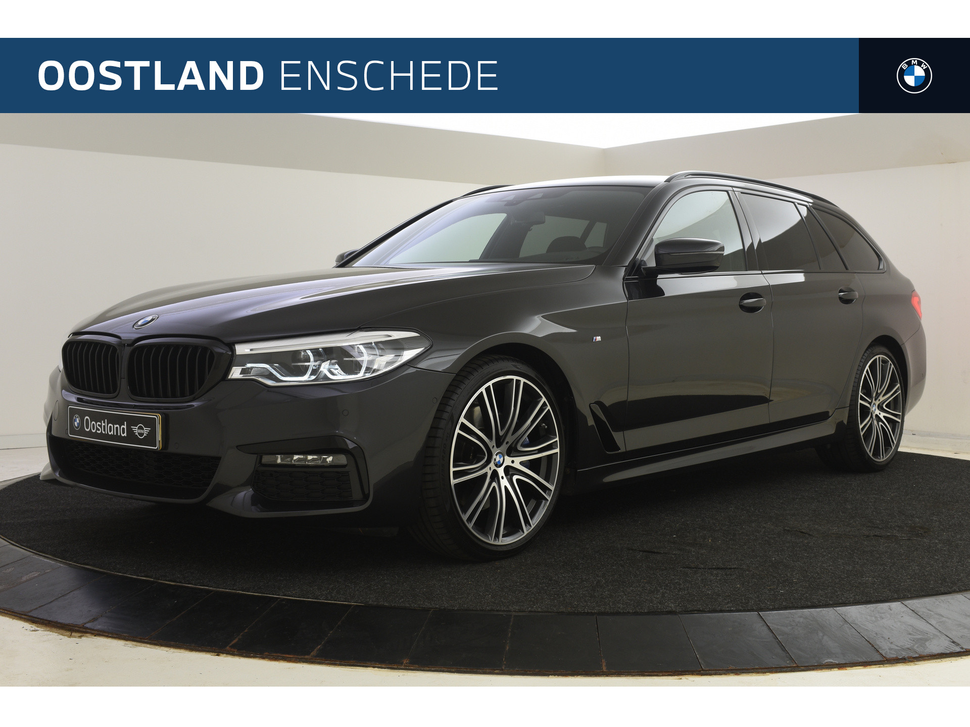 BMW 5 Serie Touring 530i Executive M Sport Automaat / Sportstoelen / Adaptieve LED / Comfort Access / Head-Up / Apple CarPlay / Navigatie Professional / Parking Assistant / M Sportonderstel