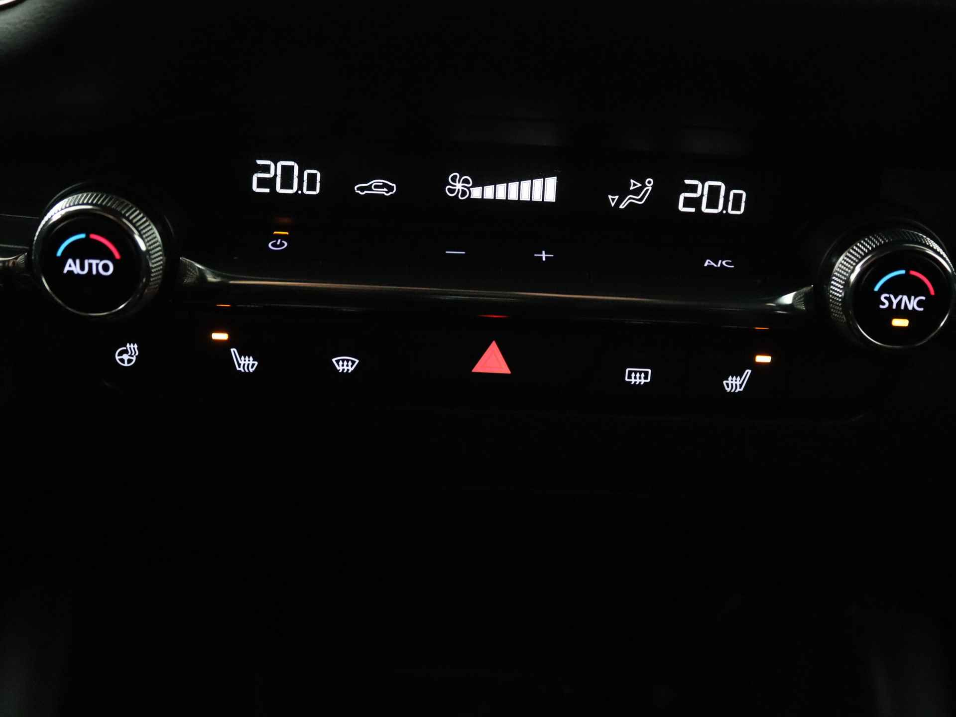 Mazda 3 2.0 e-SkyActiv-X M Hybrid 186 Luxury | i-Activesense Pack | Bose | - 11/40