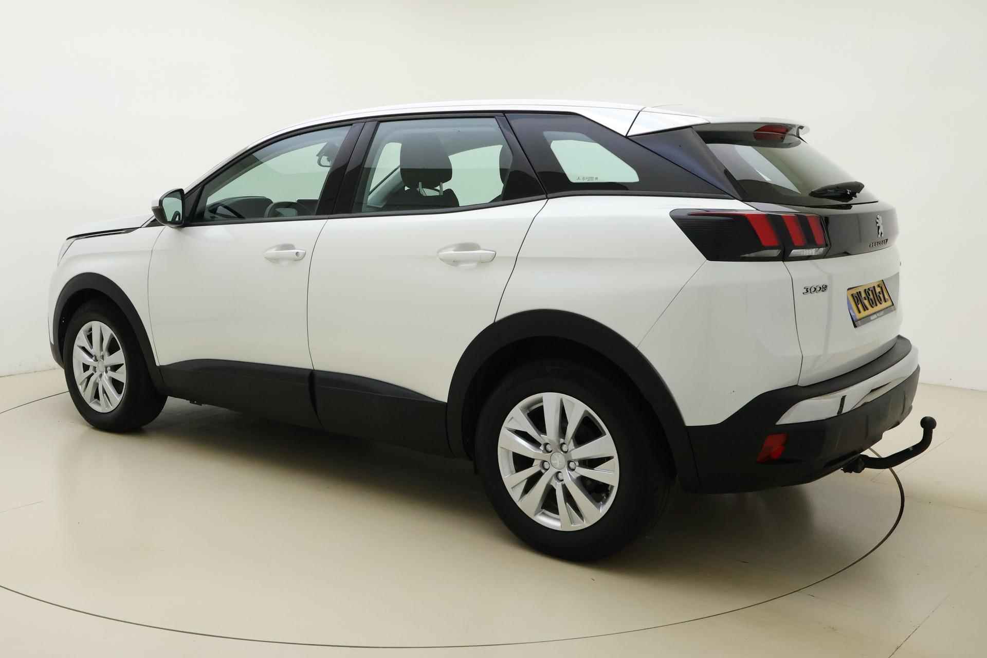 Peugeot 3008 1.2 PureTech Blue Lease Executive 130 PK | Handgeschakeld | Trekhaak | Parkeersensor | Navigatie | Draadloze telefoonlader | Cruise Control | Climate Control | Licht metalen velgen - 5/32