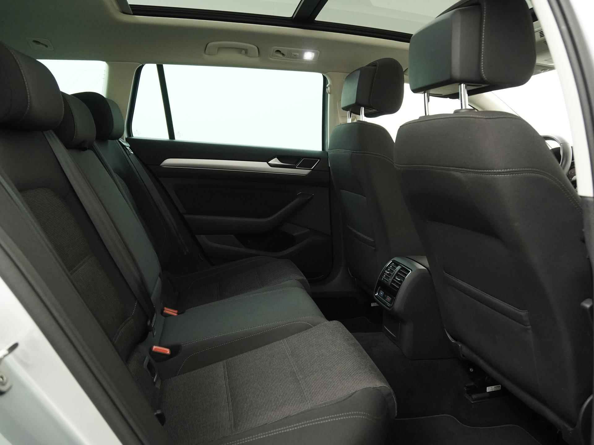 Volkswagen Passat Variant 1.5 TSI Comfortline DSG | Digital Cockpit | Panoramadak | Camera | Zondag Open! - 22/36