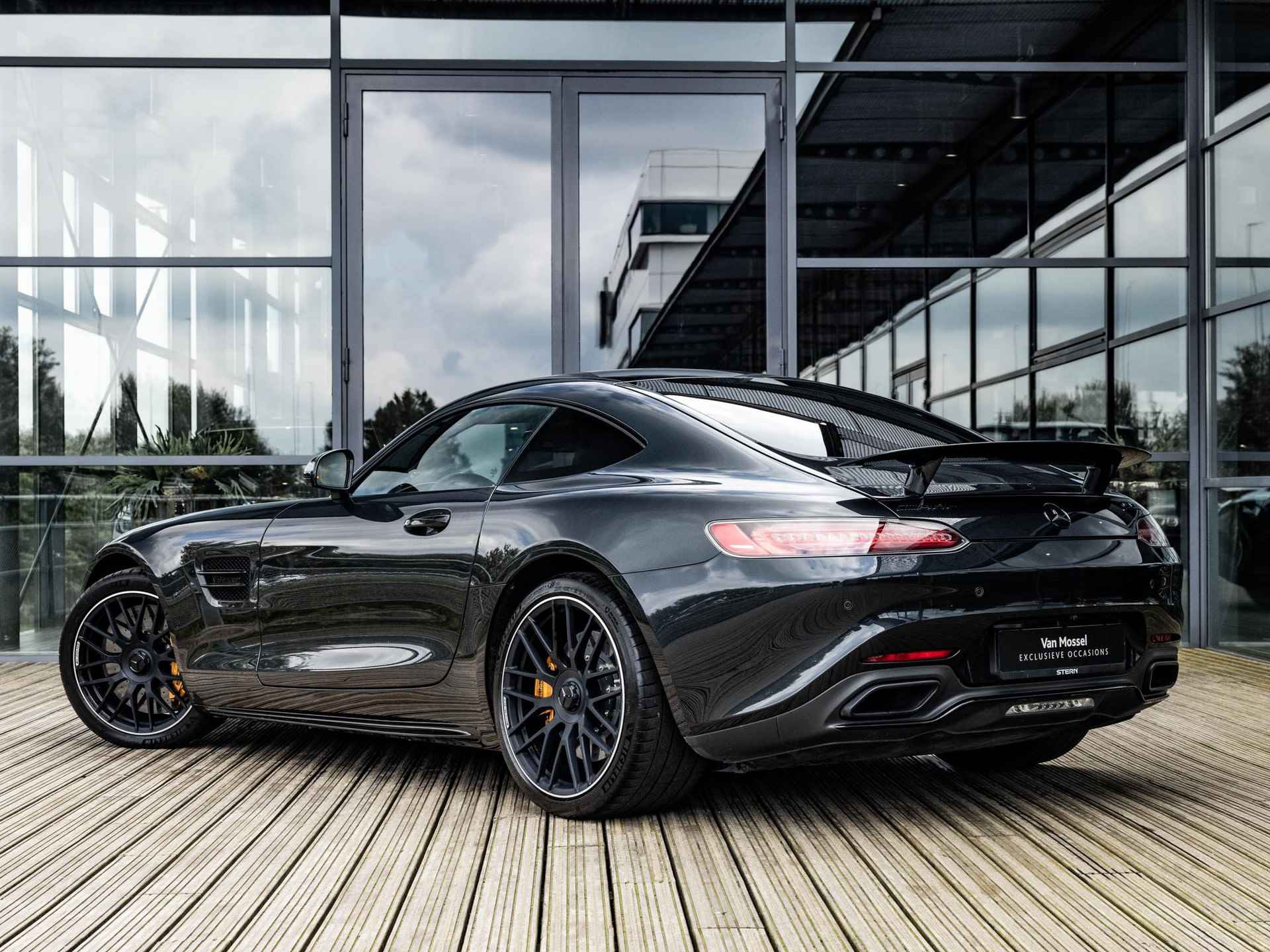 Mercedes-Benz AMG GT 4.0 S | AMG PERFORMANCE STOELEN | AMG PERFORMANCE UITLAAT | AMG DYNAMIC PLUS PAKKET| 20 INCH | BURMESTER HIGH END | KEYLESS | MAGNETIETZWART | CARBON INTERIEUR | ADAPTIVE CRUISE CONTROL | - 6/61