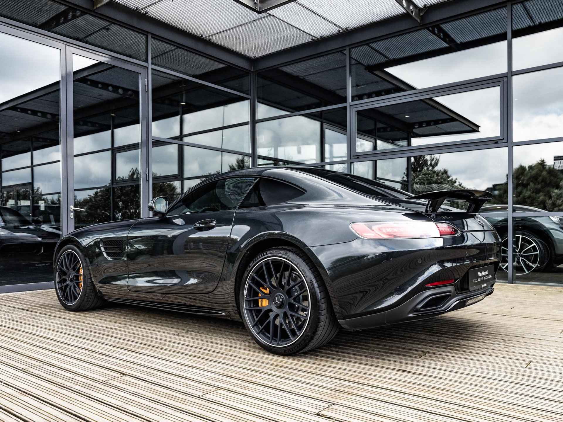 Mercedes-Benz AMG GT 4.0 S | AMG PERFORMANCE STOELEN | AMG PERFORMANCE UITLAAT | AMG DYNAMIC PLUS PAKKET| 20 INCH | BURMESTER HIGH END | KEYLESS | MAGNETIETZWART | CARBON INTERIEUR | ADAPTIVE CRUISE CONTROL | - 60/61