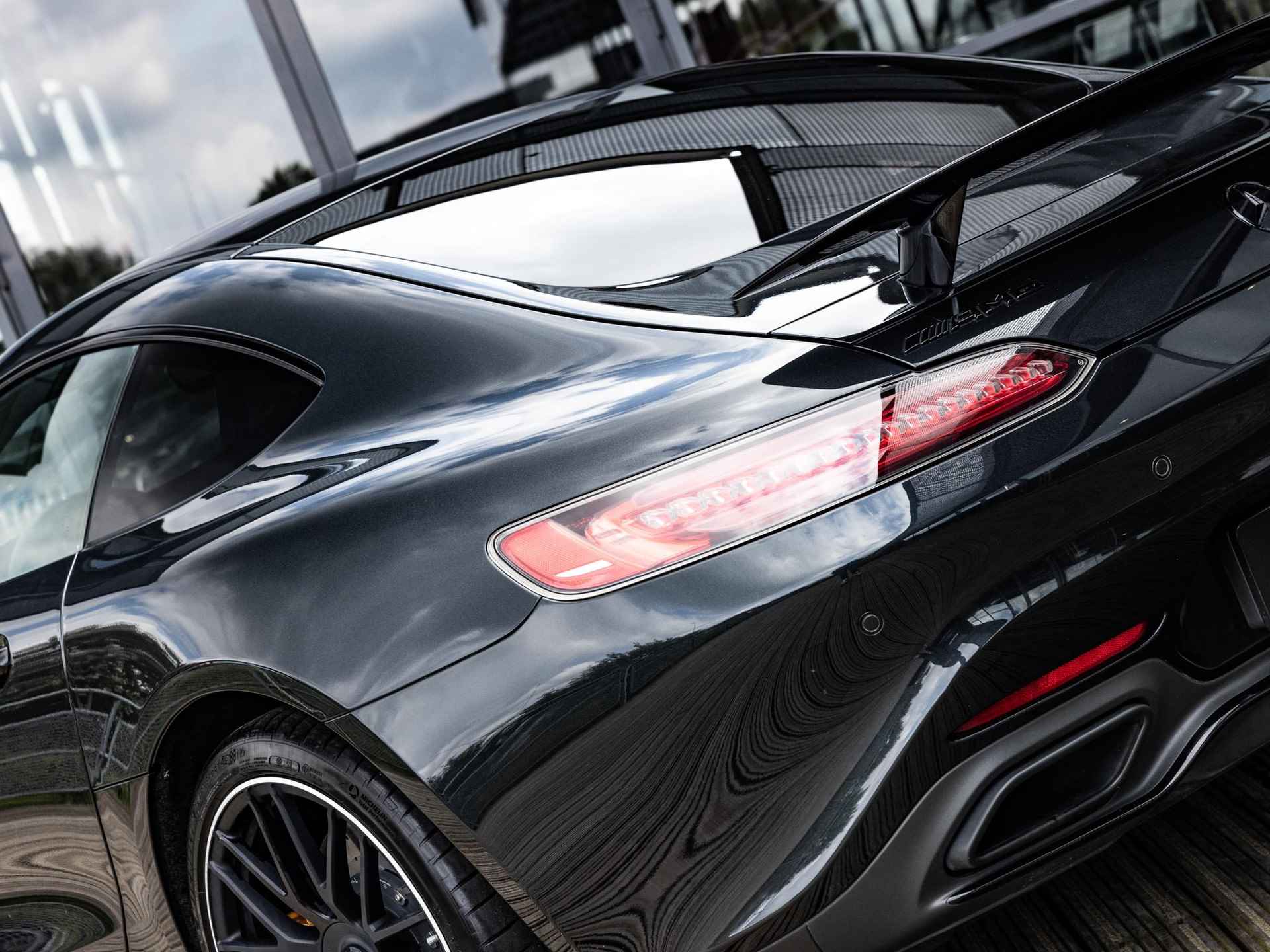 Mercedes-Benz AMG GT 4.0 S | AMG PERFORMANCE STOELEN | AMG PERFORMANCE UITLAAT | AMG DYNAMIC PLUS PAKKET| 20 INCH | BURMESTER HIGH END | KEYLESS | MAGNETIETZWART | CARBON INTERIEUR | ADAPTIVE CRUISE CONTROL | - 61/61