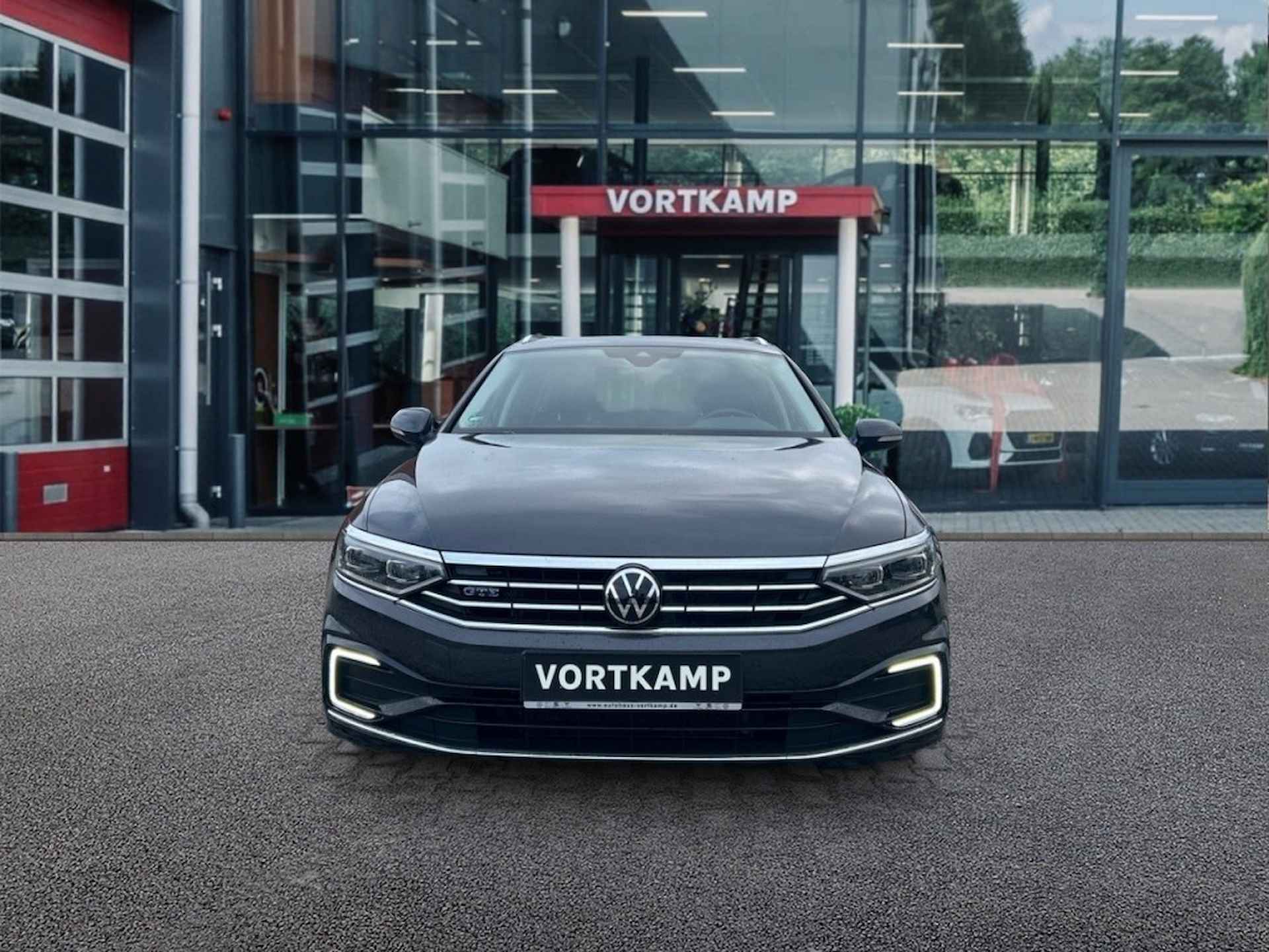 VOLKSWAGEN Passat Variant 1.4 TSI DSG GTE PANO-DAK/CAMERA/TREKHAAK/NAVI/ACC/STOELVERW - 2/28