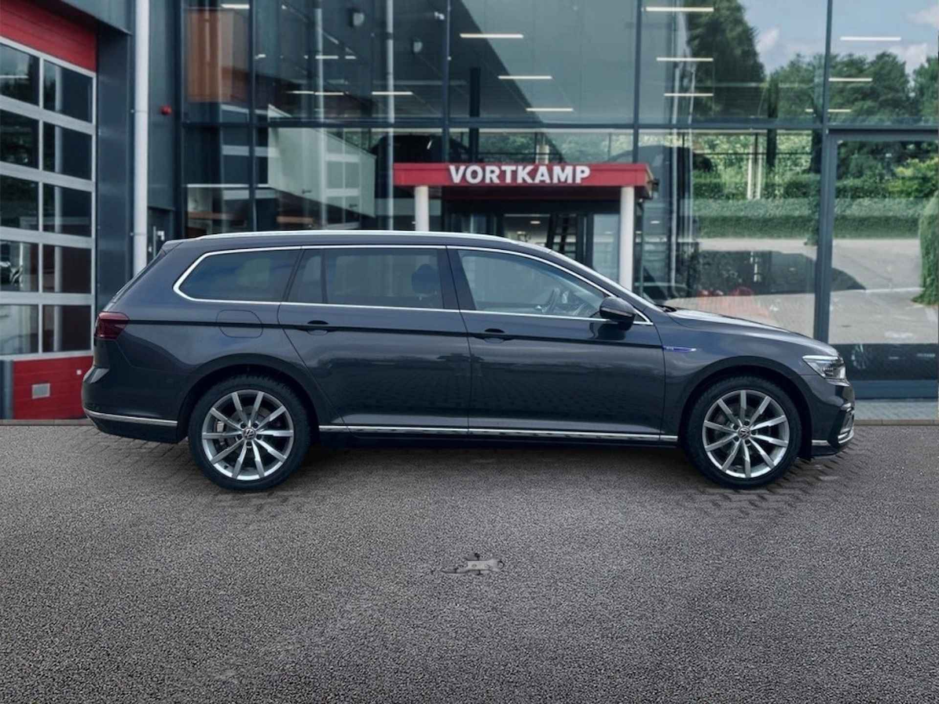 VOLKSWAGEN Passat Variant 1.4 TSI DSG GTE PANO-DAK/CAMERA/TREKHAAK/NAVI/ACC/STOELVERW - 4/28