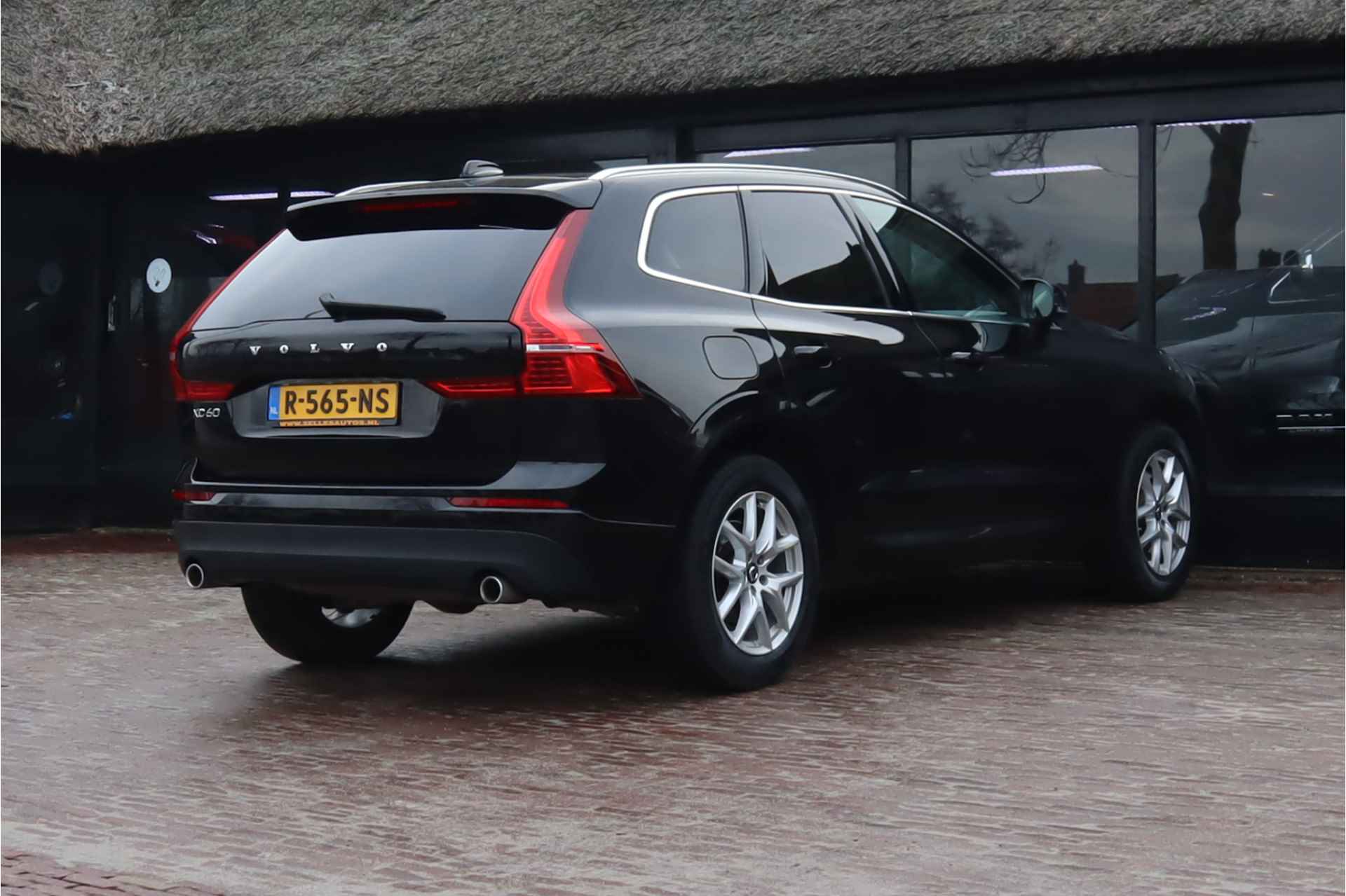 Volvo XC60 2.0 D4 Momentum | Automaat | Navigatie | Adaptive cruise control | - 3/36