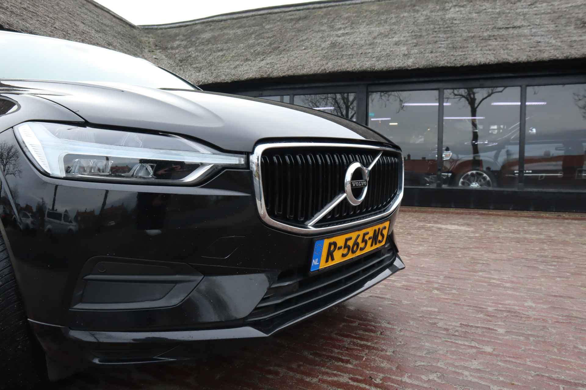 Volvo XC60 2.0 D4 Momentum | Automaat | Navigatie | Adaptive cruise control | - 12/36