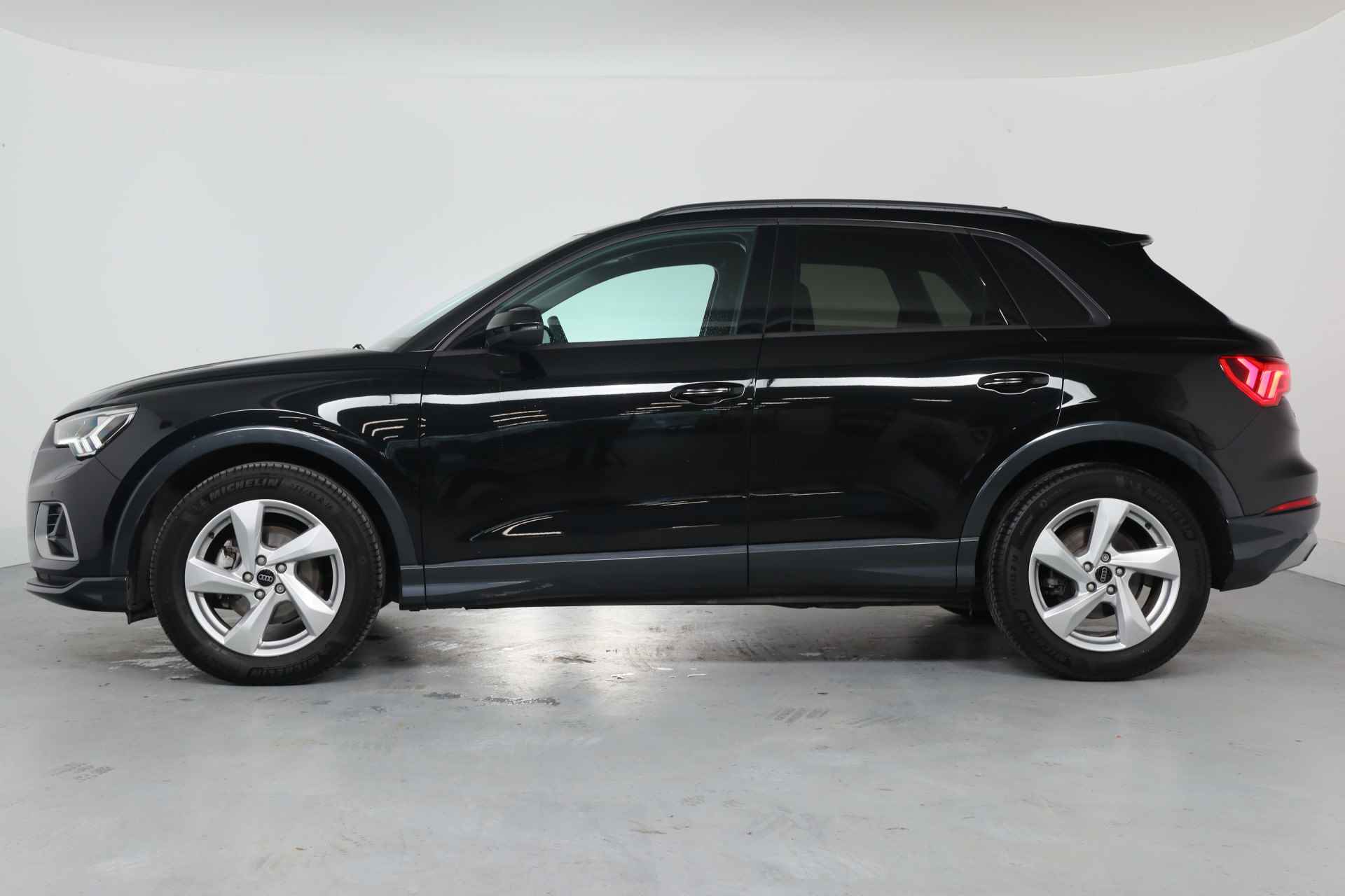 Audi Q3 35 TFSI Advanced edition | LED | Sportstoelen | Stoelverwarming | Camera | Keyless | Clima | Navi By App | Cruise Adaptive - 4/37