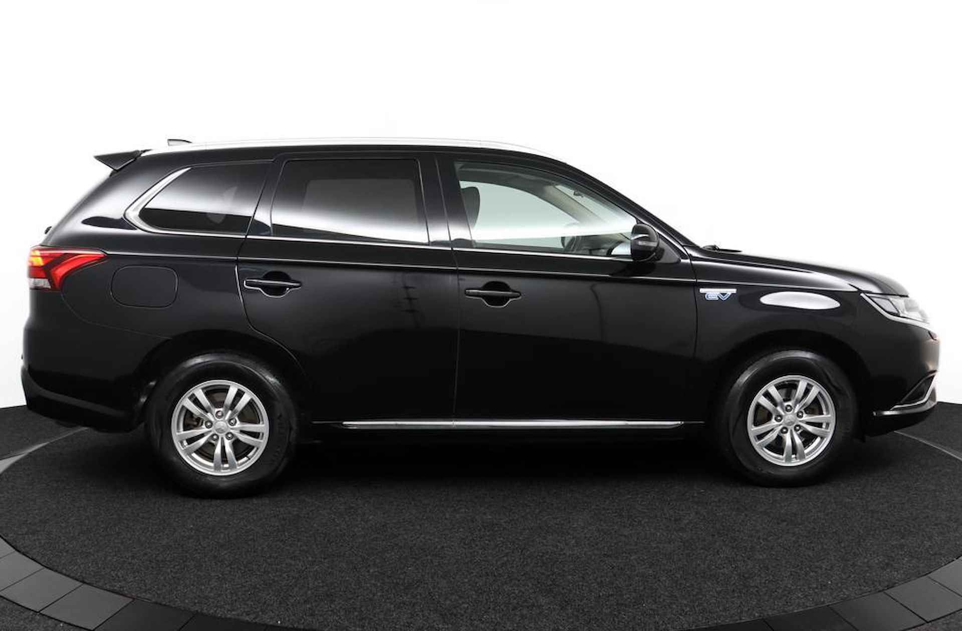 Mitsubishi Outlander 2.4 PHEV Pure | Trekhaak | 1500kg trekgewicht | Camera | Keyless entry | - 6/44