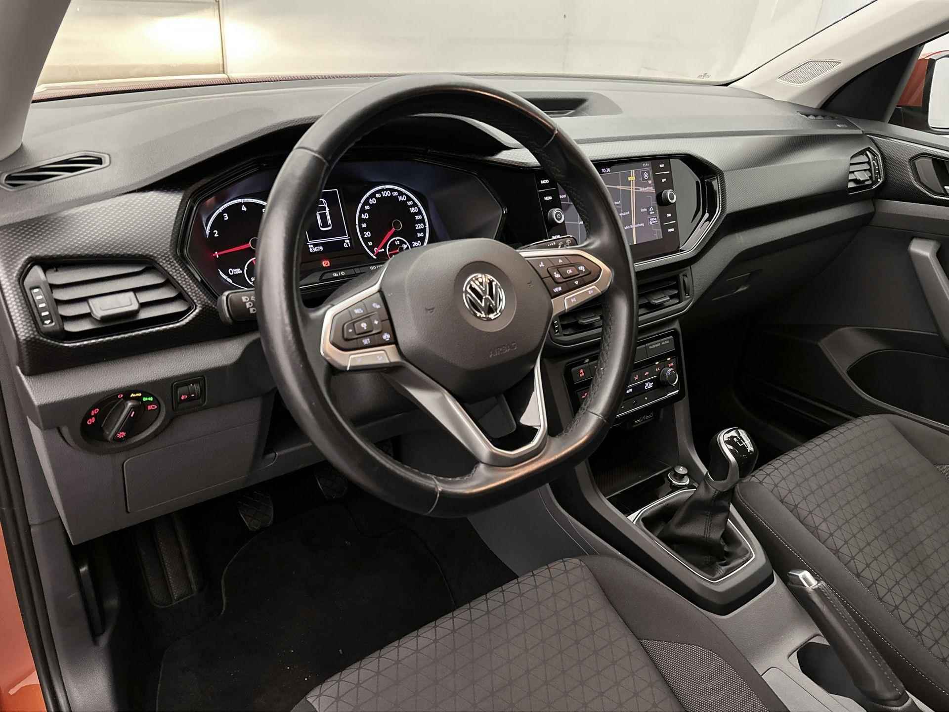 Volkswagen T-Cross SUV Life 95 pk | Navigatie | Parkeersensoren Voor en Achter | Voorstoelen Verwarmd | Dodehoek Detectie | DAB Ontvanger | LED Dagrijverlichting | Climate Control | Adaptieve Cruise Control | 16" Lichtmetalen Velgen | - 11/38