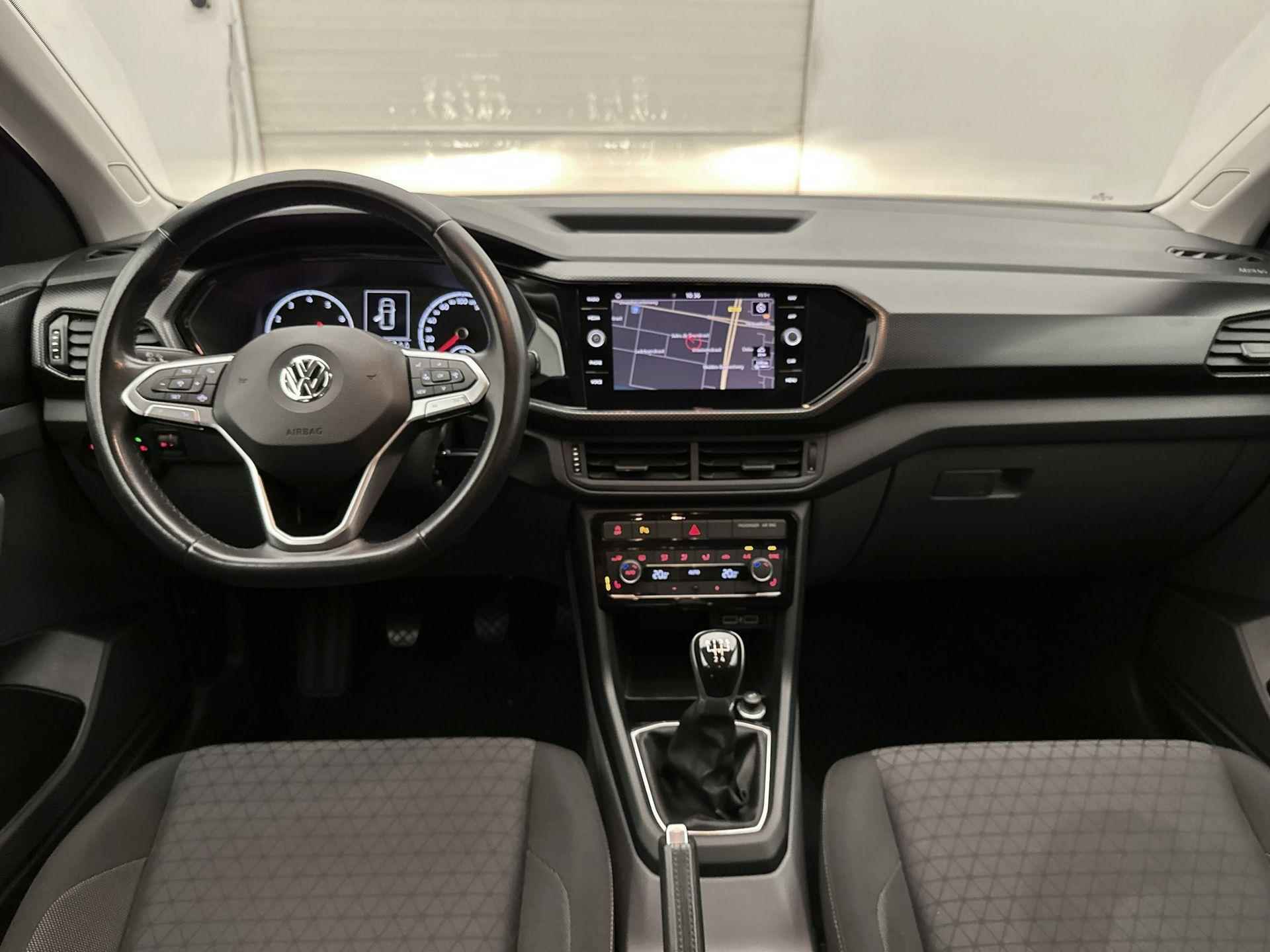 Volkswagen T-Cross SUV Life 95 pk | Navigatie | Parkeersensoren Voor en Achter | Voorstoelen Verwarmd | Dodehoek Detectie | DAB Ontvanger | LED Dagrijverlichting | Climate Control | Adaptieve Cruise Control | 16" Lichtmetalen Velgen | - 12/38