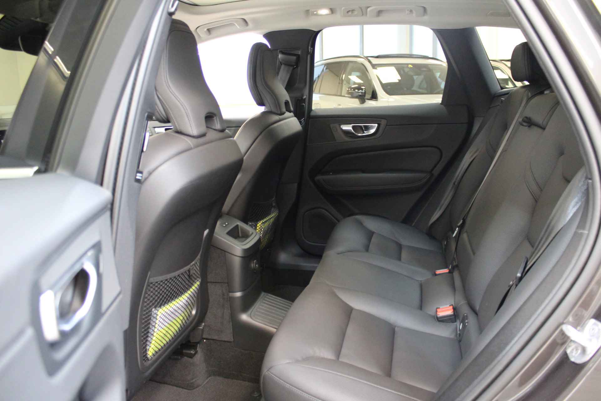 Volvo XC60 T8 455PK AWD Plus Bright | Trekhaak | 360º view | Adapt LED | All Season | Panoramadak - 52/60