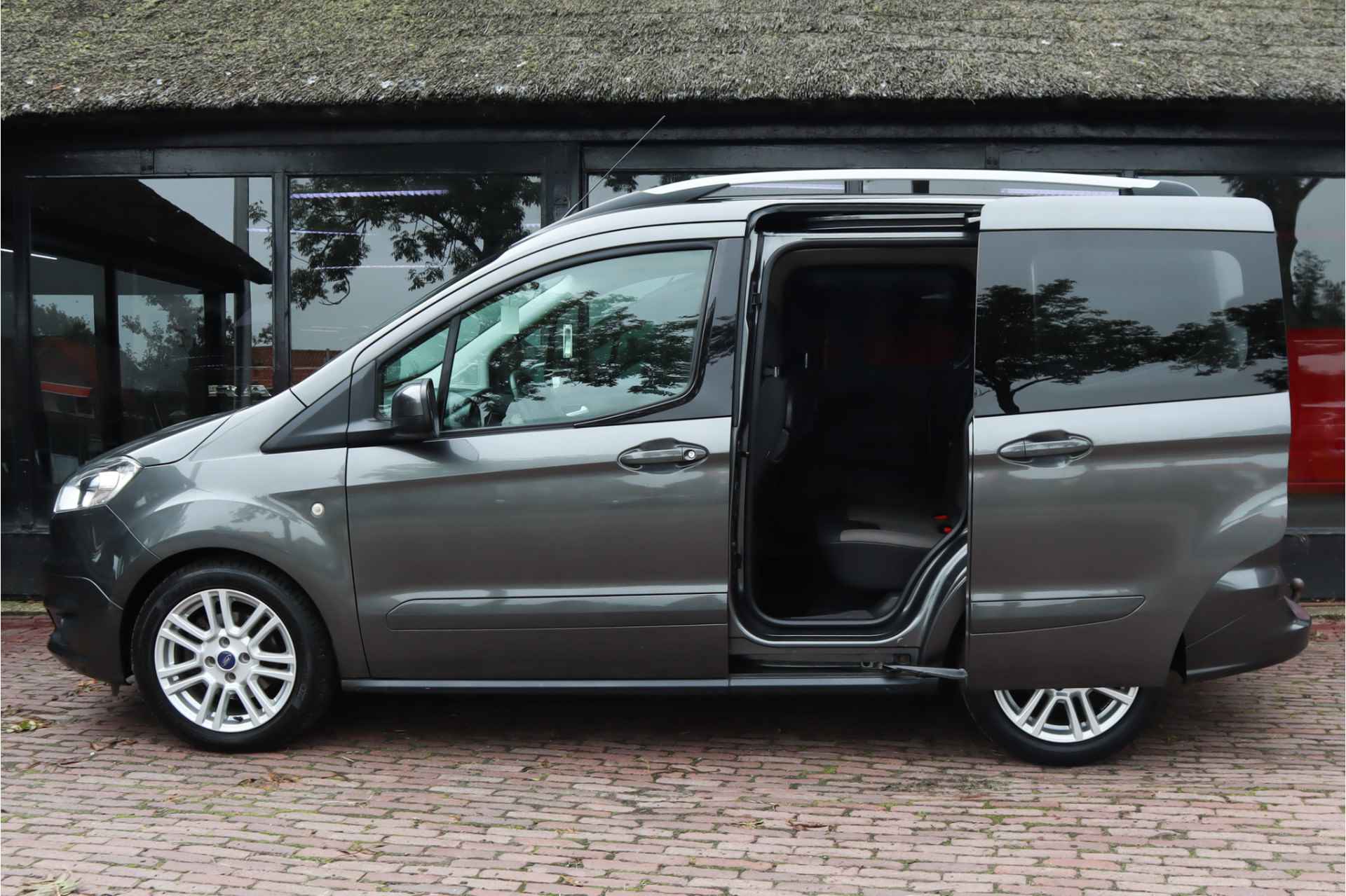 Ford Tourneo Courier 1.0 Titanium | Lichtmetalen velgen | Trekhaak | Cruise control | Stoelverwarming - 11/29