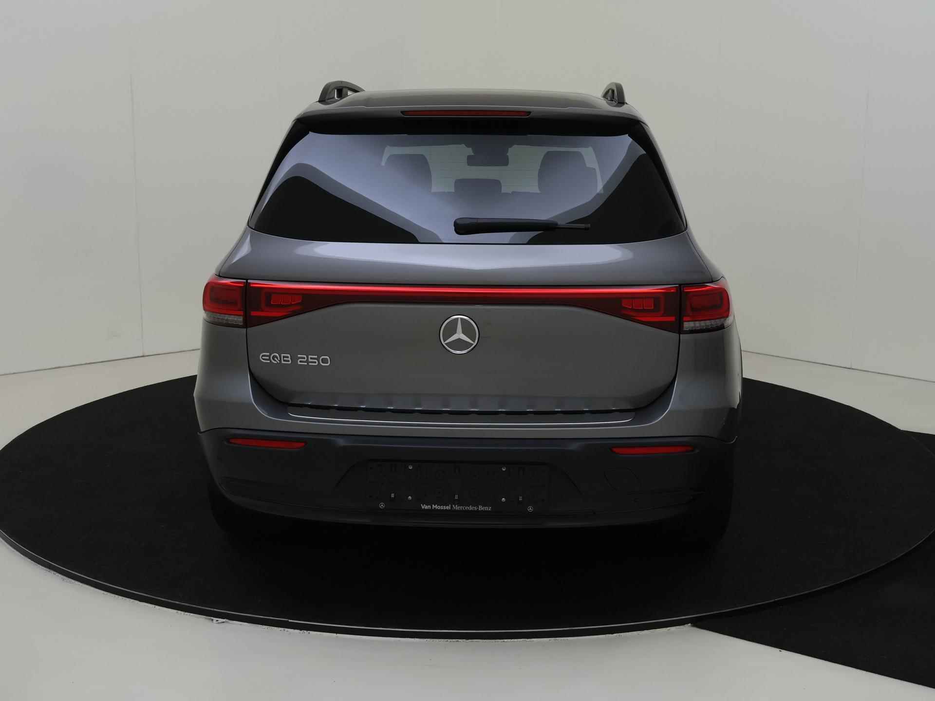 Mercedes-Benz EQB 250 Luxury Line 67 kWh / Premium/ Panoramadak/ Night/ - 8/36