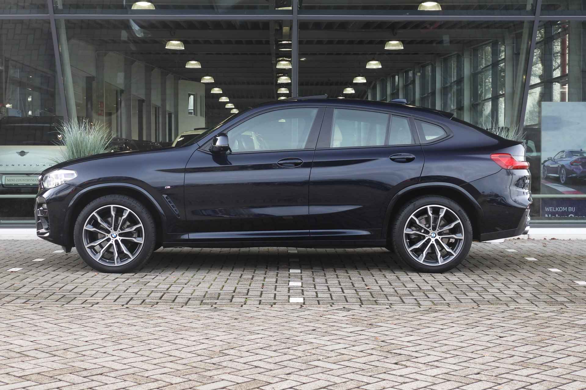 BMW X4 xDrive20i High Executive M Sport Automaat / Panoramadak / Trekhaak / Sportstoelen / Adaptieve LED / Parking Assistant Plus / M Sportonderstel - 3/47