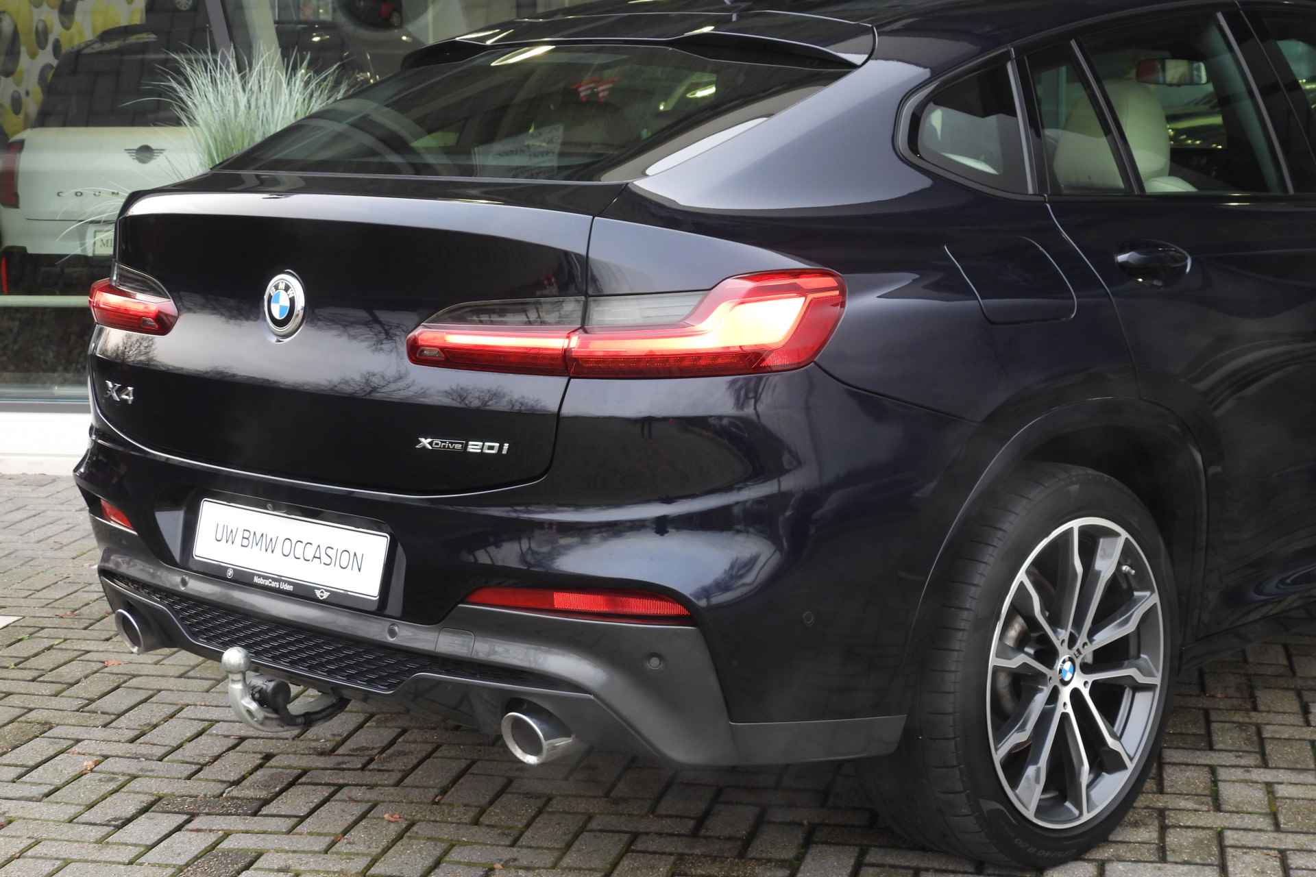 BMW X4 xDrive20i High Executive M Sport Automaat / Panoramadak / Trekhaak / Sportstoelen / Adaptieve LED / Parking Assistant Plus / M Sportonderstel - 23/47