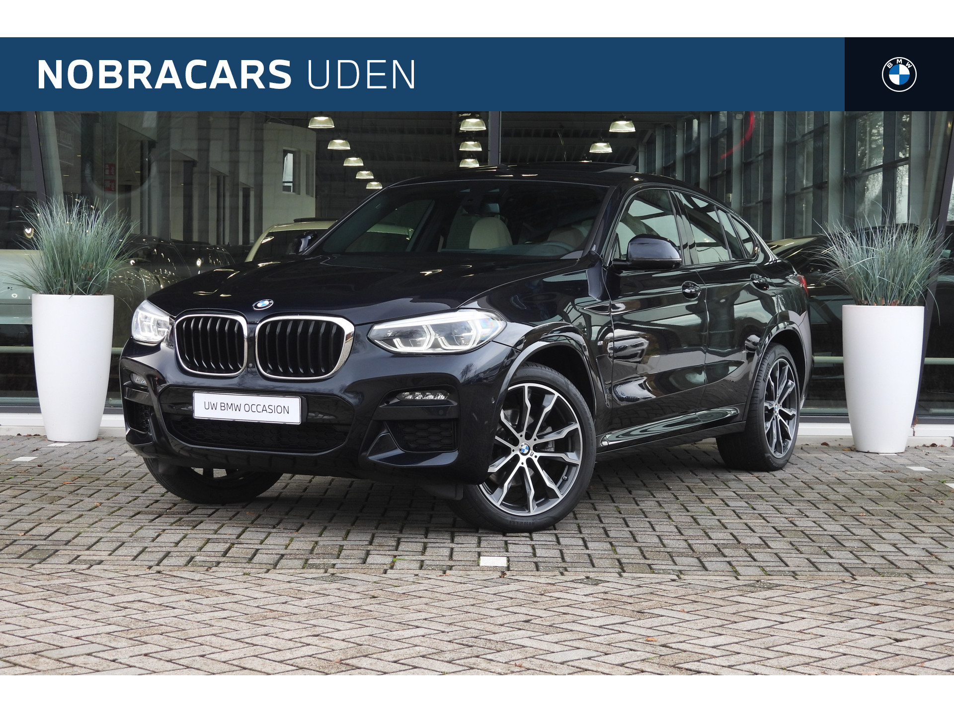 BMW X4 xDrive20i High Executive M Sport Automaat / Panoramadak / Trekhaak / Sportstoelen / Adaptieve LED / Parking Assistant Plus / M Sportonderstel