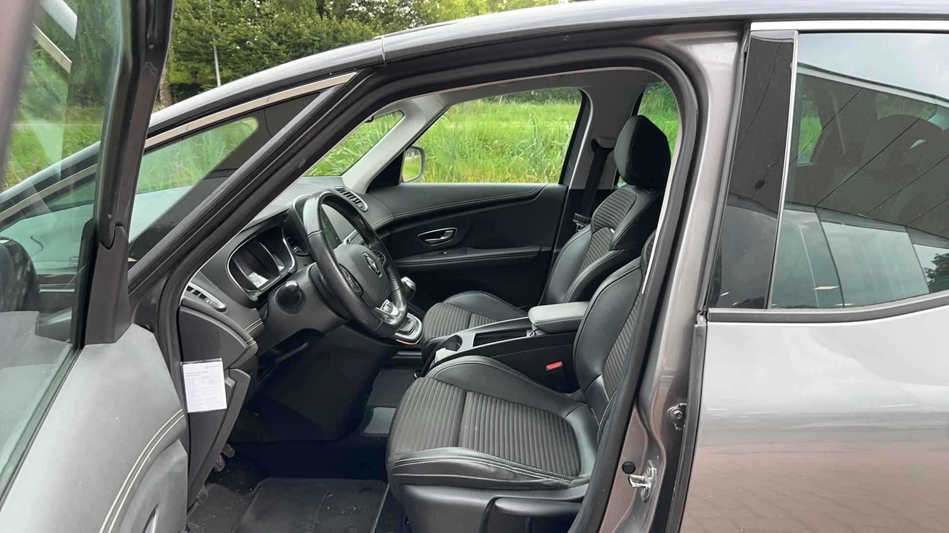 Renault Scénic 1.2 TCe 130 Intens | Trekhaak | Panoramadak | Parkeersensoren voor, zij en achteruitrijcamera - 8/14